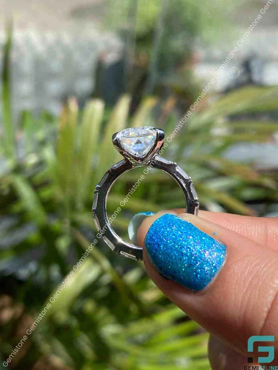 10 CT Emerald Cut RIng