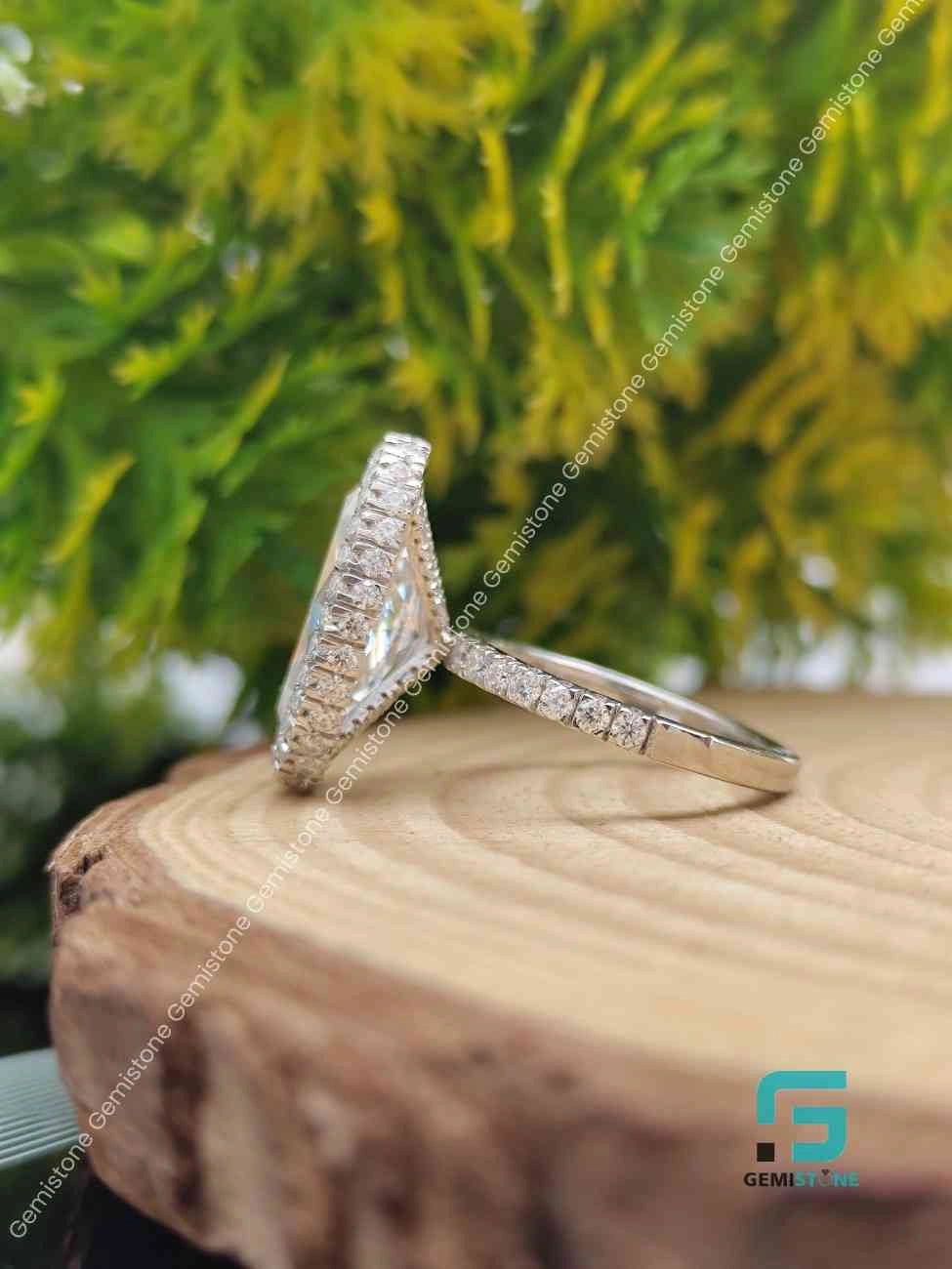 10_CT_Oval_Cut_Moissanite_Ring