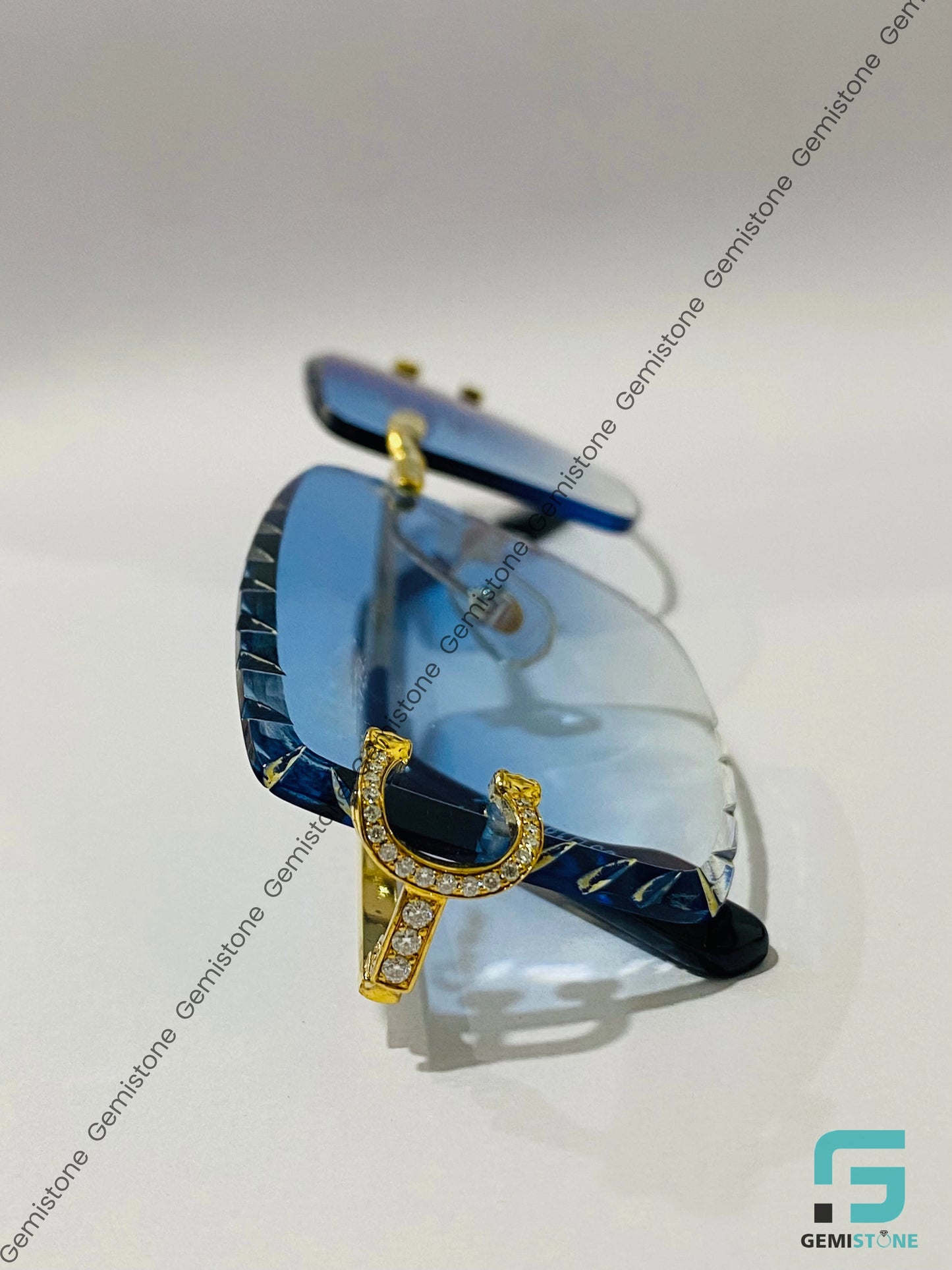 Blue_Shaed_Cartier_Diamond_Glasses