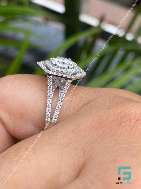 Brilliant Cut Moisanite RIng Brilliant Cut Moisanite RIng