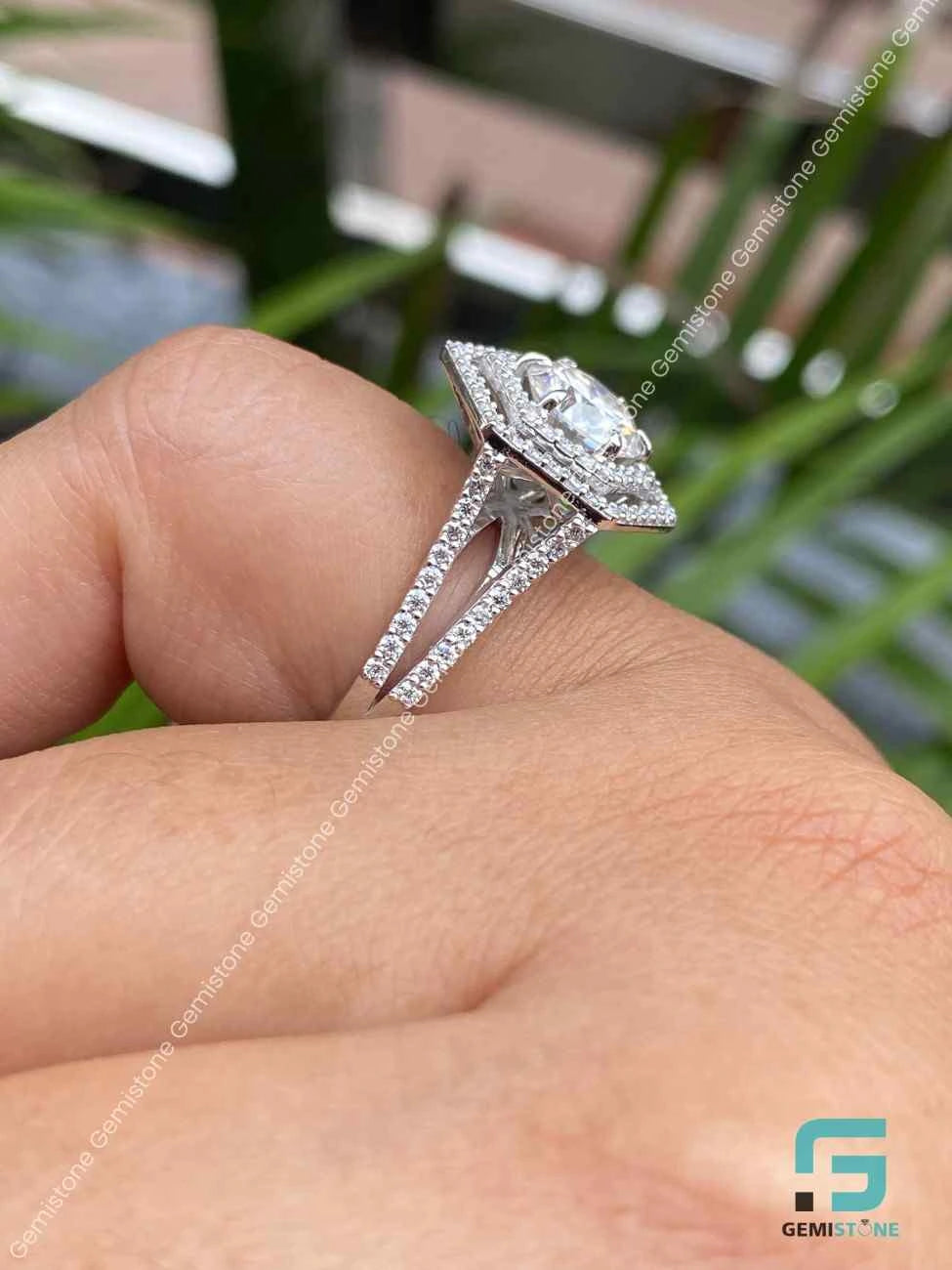 Brilliant Cut Round Moissanite Ring