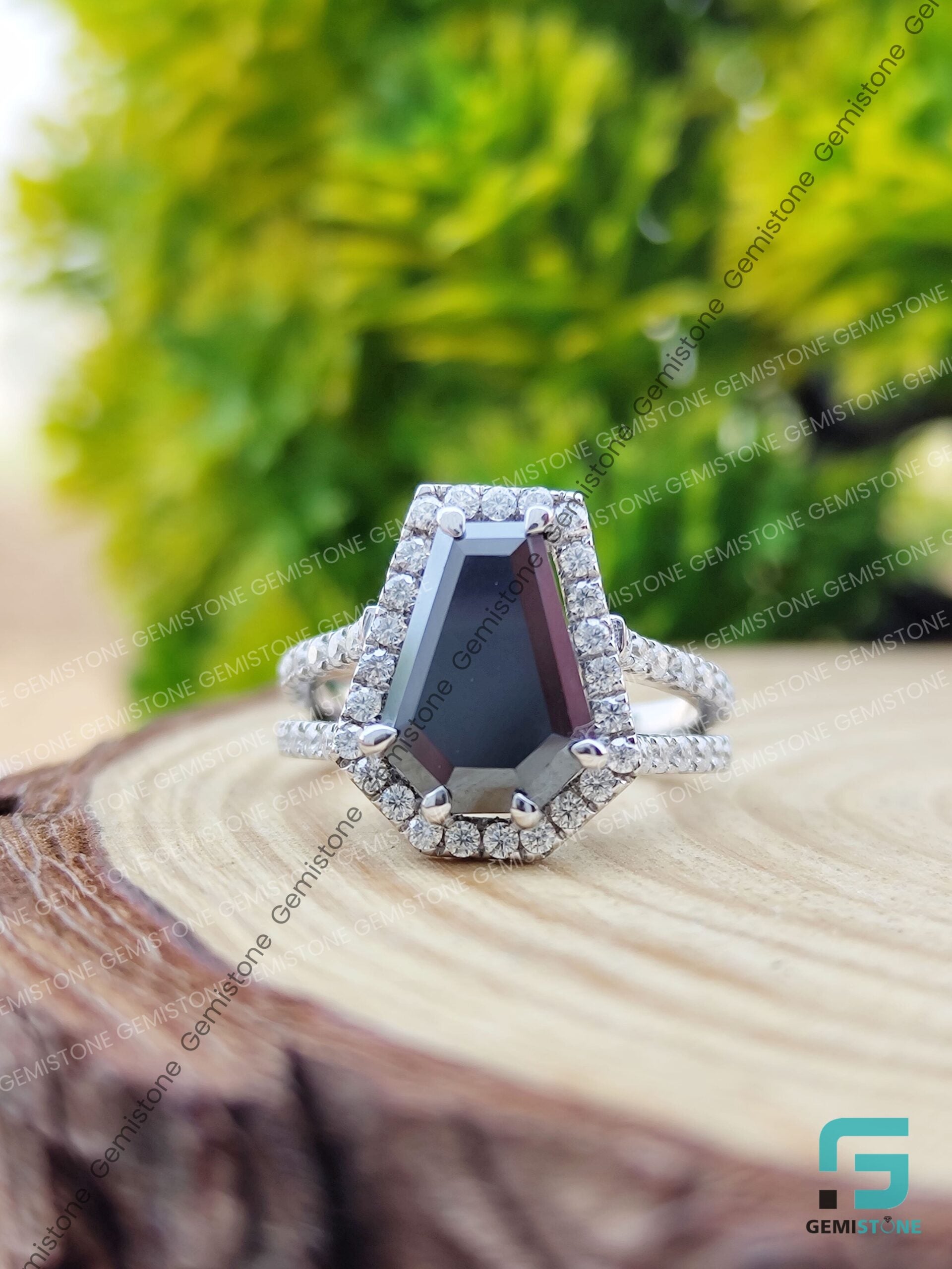 Vintage Halo CT Black Coffin Cut Moissanite Engagement Ring