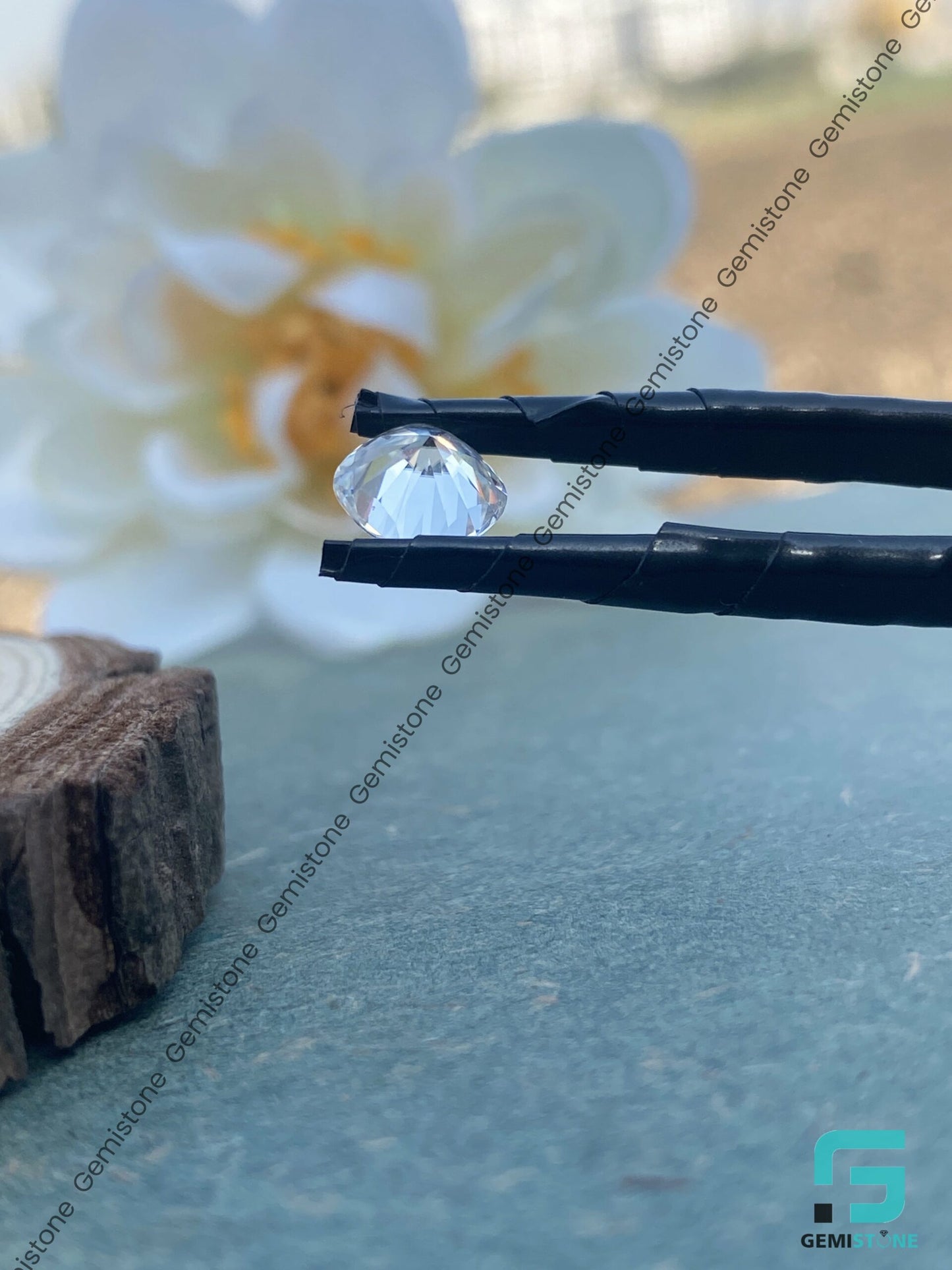 D Colorlees VVS 1.00CT to 5.00CT Loose Moissanite Cushion Cut Stone