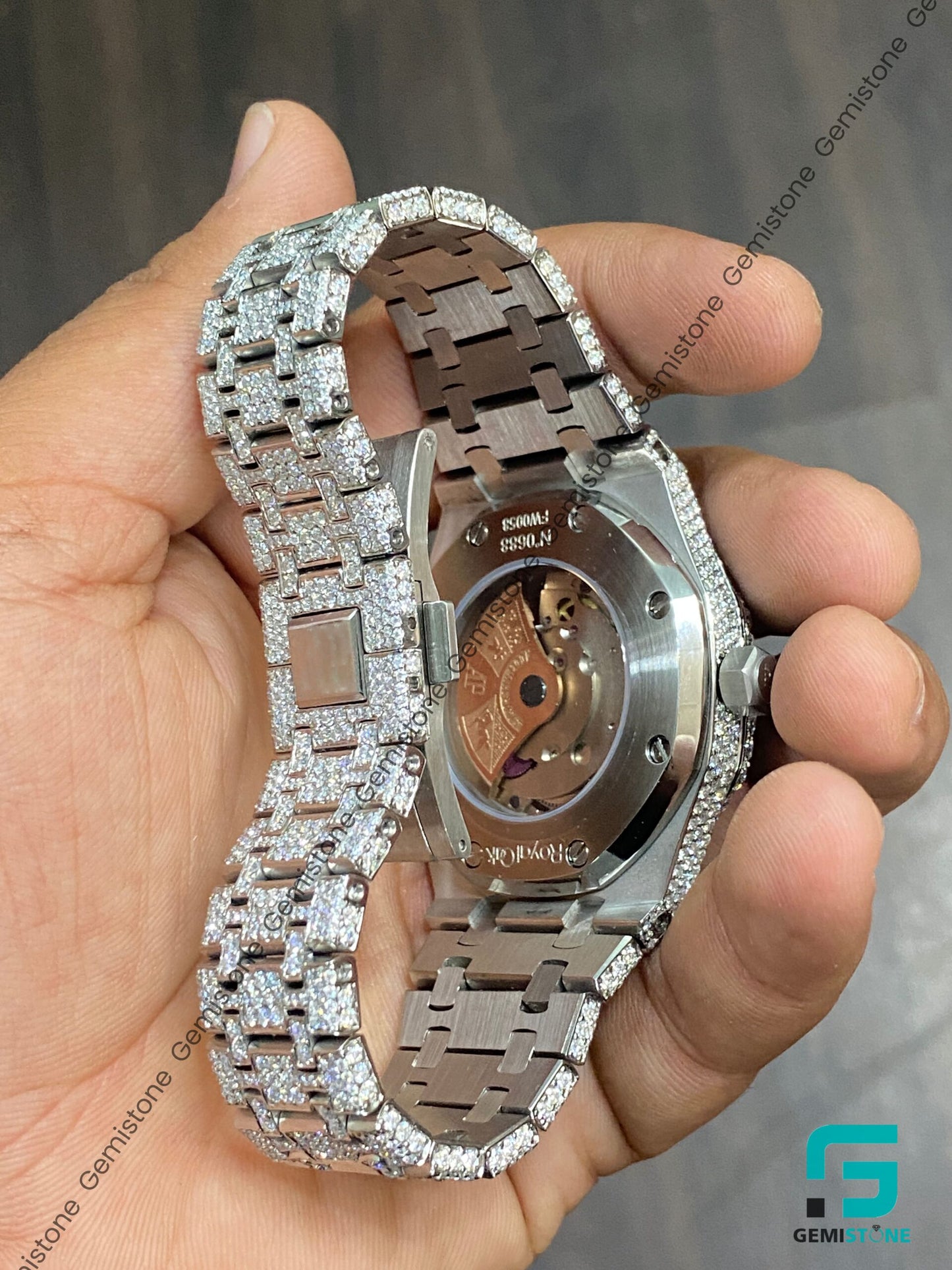 Diamond-Studded-AP-Watch-1_55f4023b-aabe-44e6-868b-e548a8e1029e