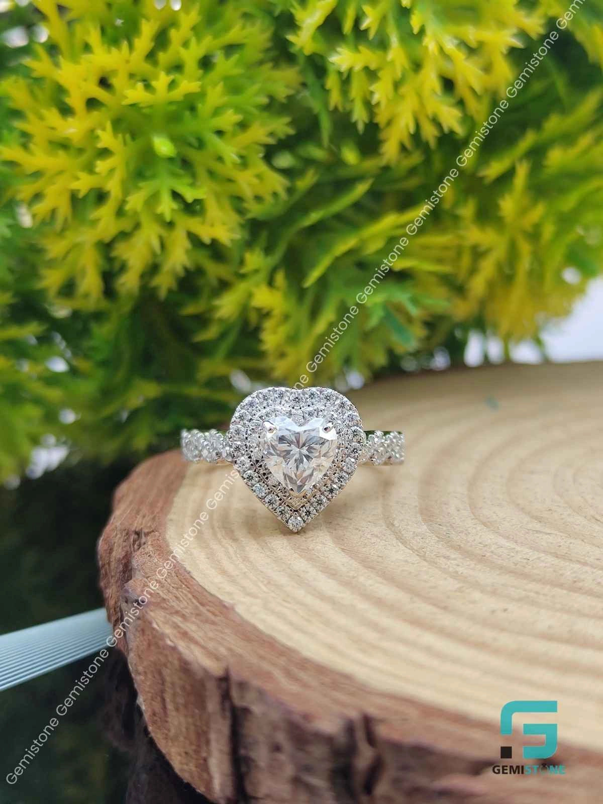 Heart_Cut_Double_halo_Moissanite_Wedding_Ring