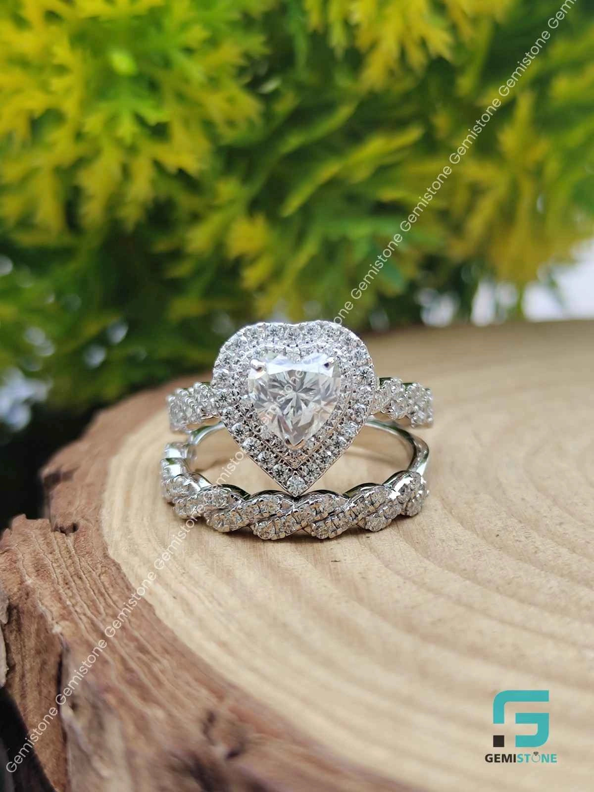 Heart_Cut_Twisted_Shank_moissanite_RIng