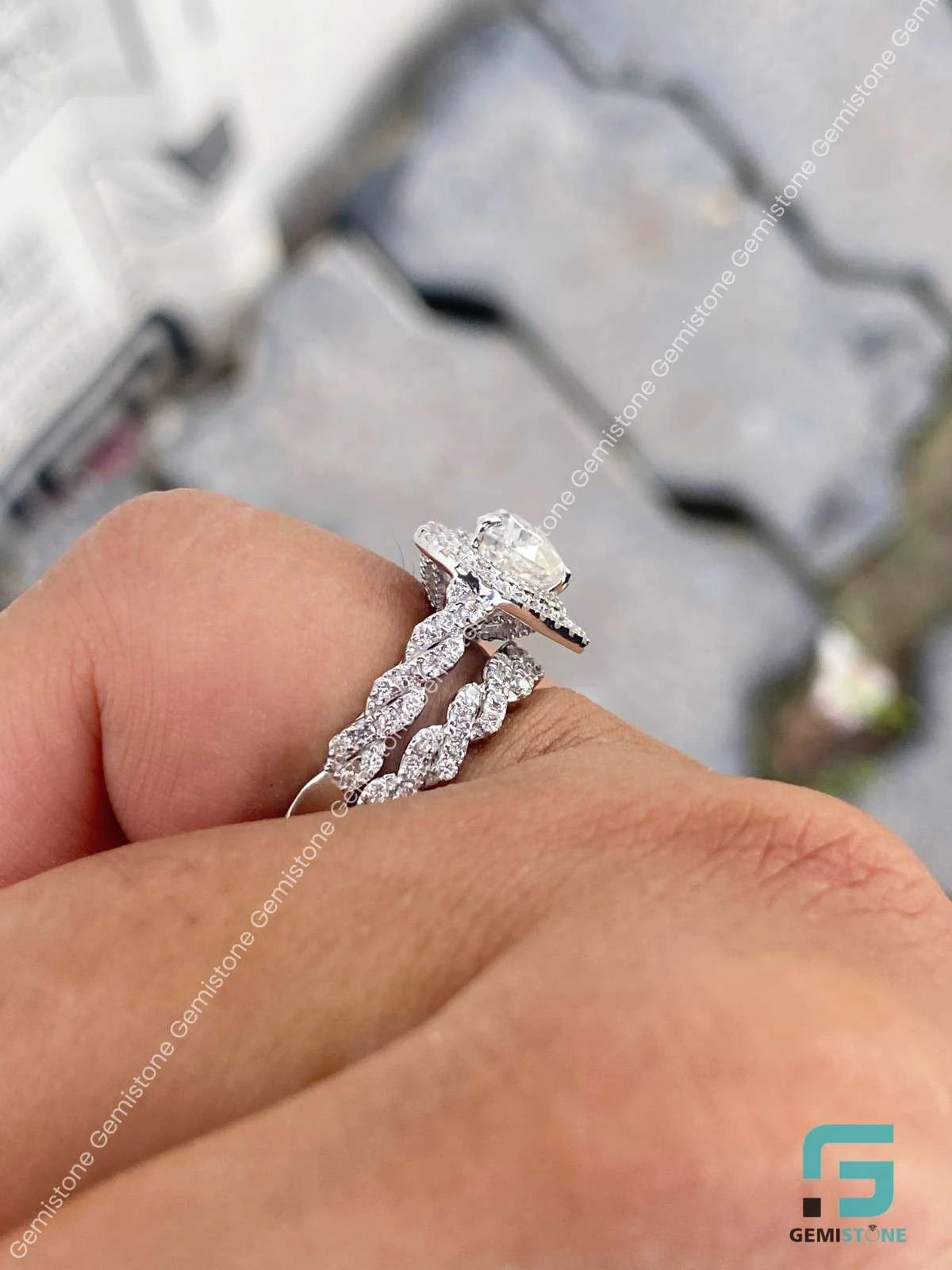 Heart_Shape_Twisted_Band_Moissanite_Set