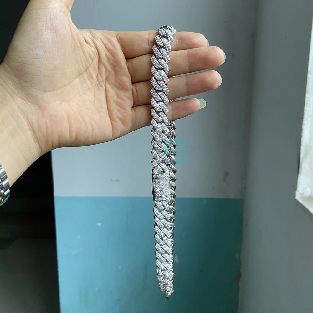 Iced-Out-Moissanite-Cuban-Link-Chain