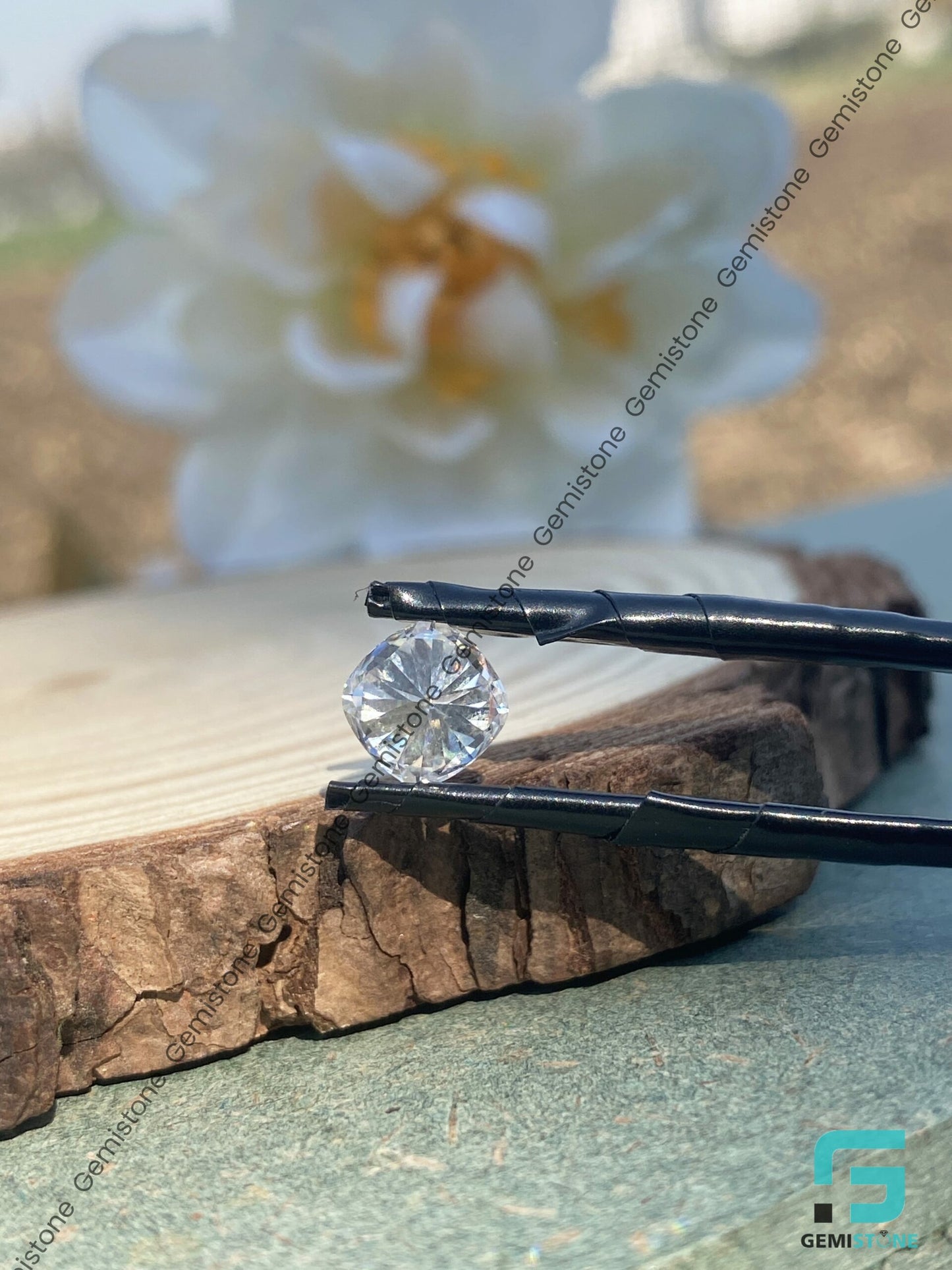 D Colorlees VVS 1.00CT to 5.00CT Loose Moissanite Cushion Cut Stone
