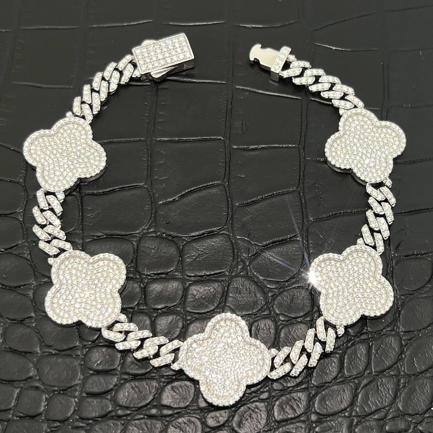 Moissanite-Bust-Down-Clover-Bracelet