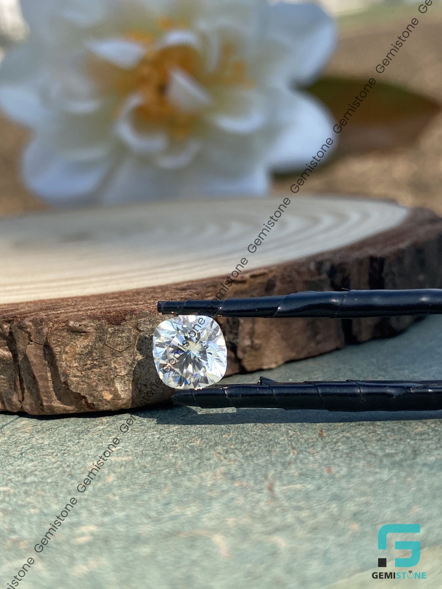 D Colorlees VVS 1.00CT to 5.00CT Loose Moissanite Cushion Cut Stone