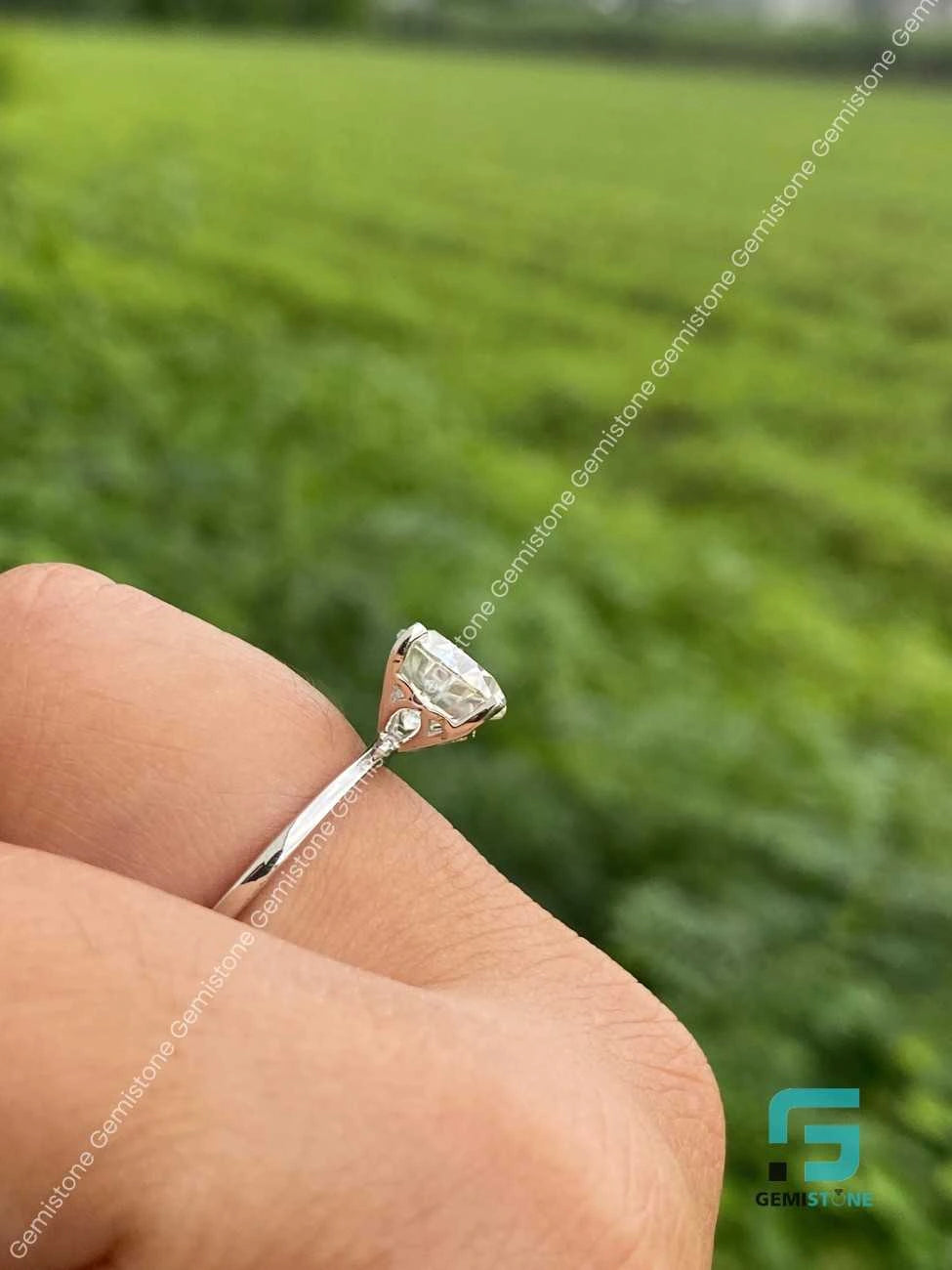 Moissanite_Promise_Ring_For_Her