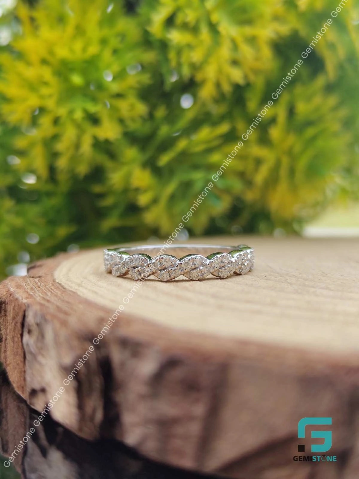 Moissanite_Twisted_Moissanite_Band