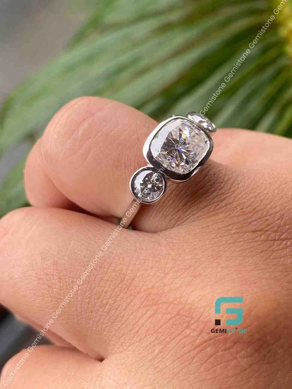 Moissanite Weddings Ring