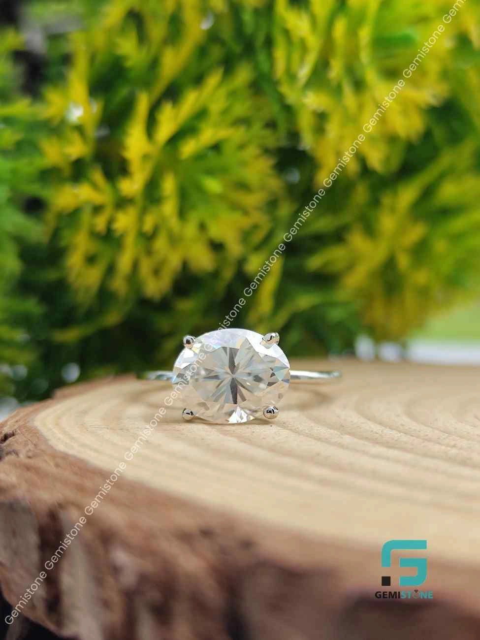 Moissanites_Oval_Cut_Ring
