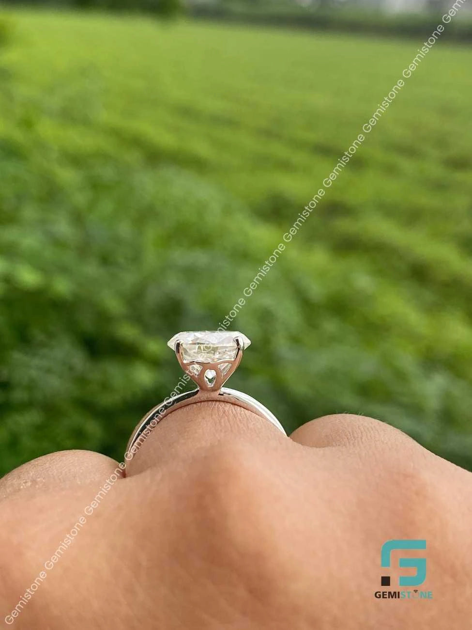 Oval_Cut_Moissanite_Est_West_Ring