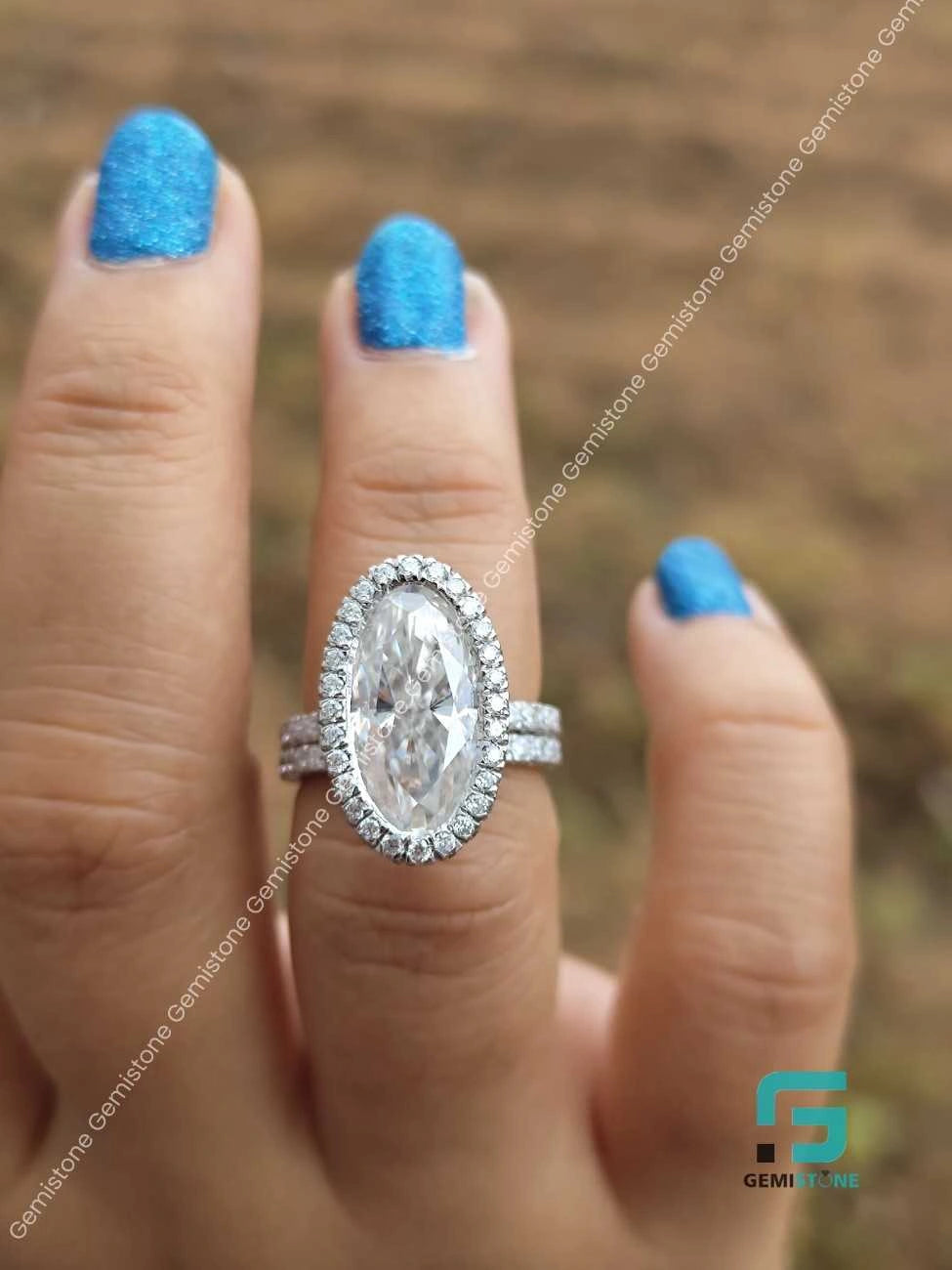 Oval_Cut_Moissanite_Halo_Ring_Of_Two_Set