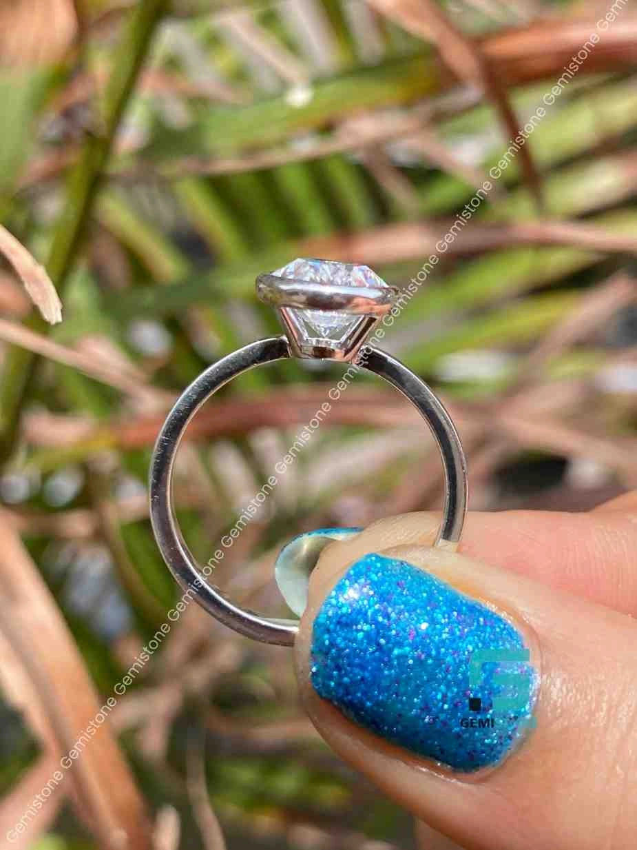 Oval Cut Moissanite Solitaire Ring