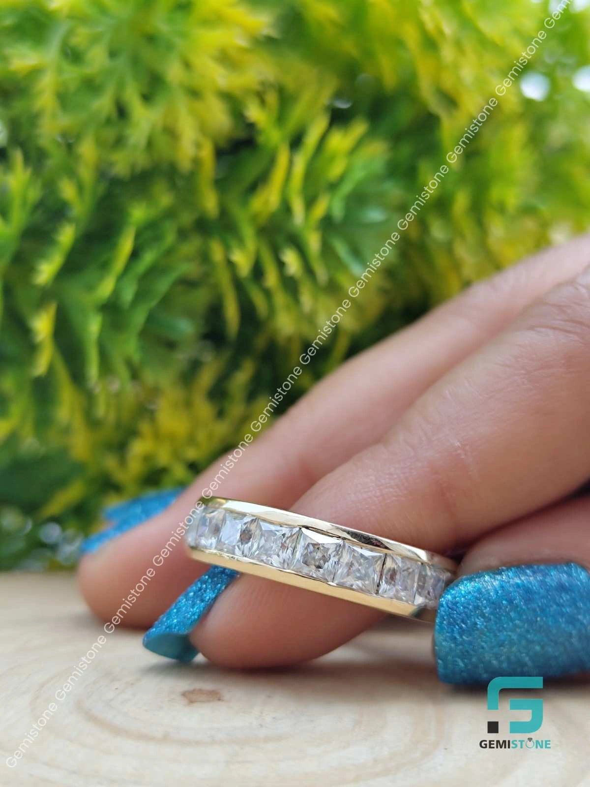 Princess_Cut_Moissanite_Bad