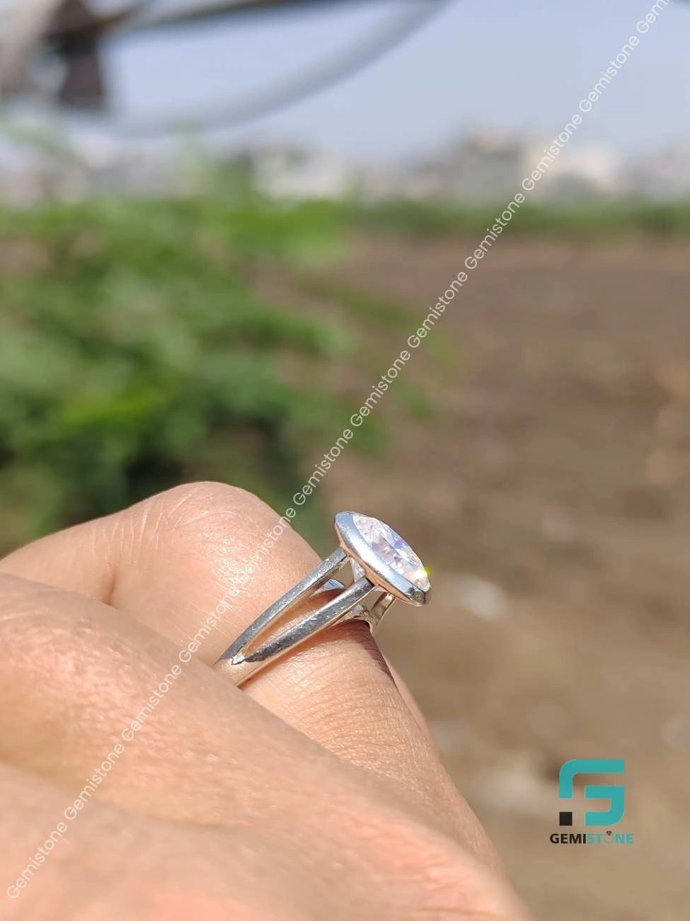 Solitaire Oval Cut Split Shank Ring