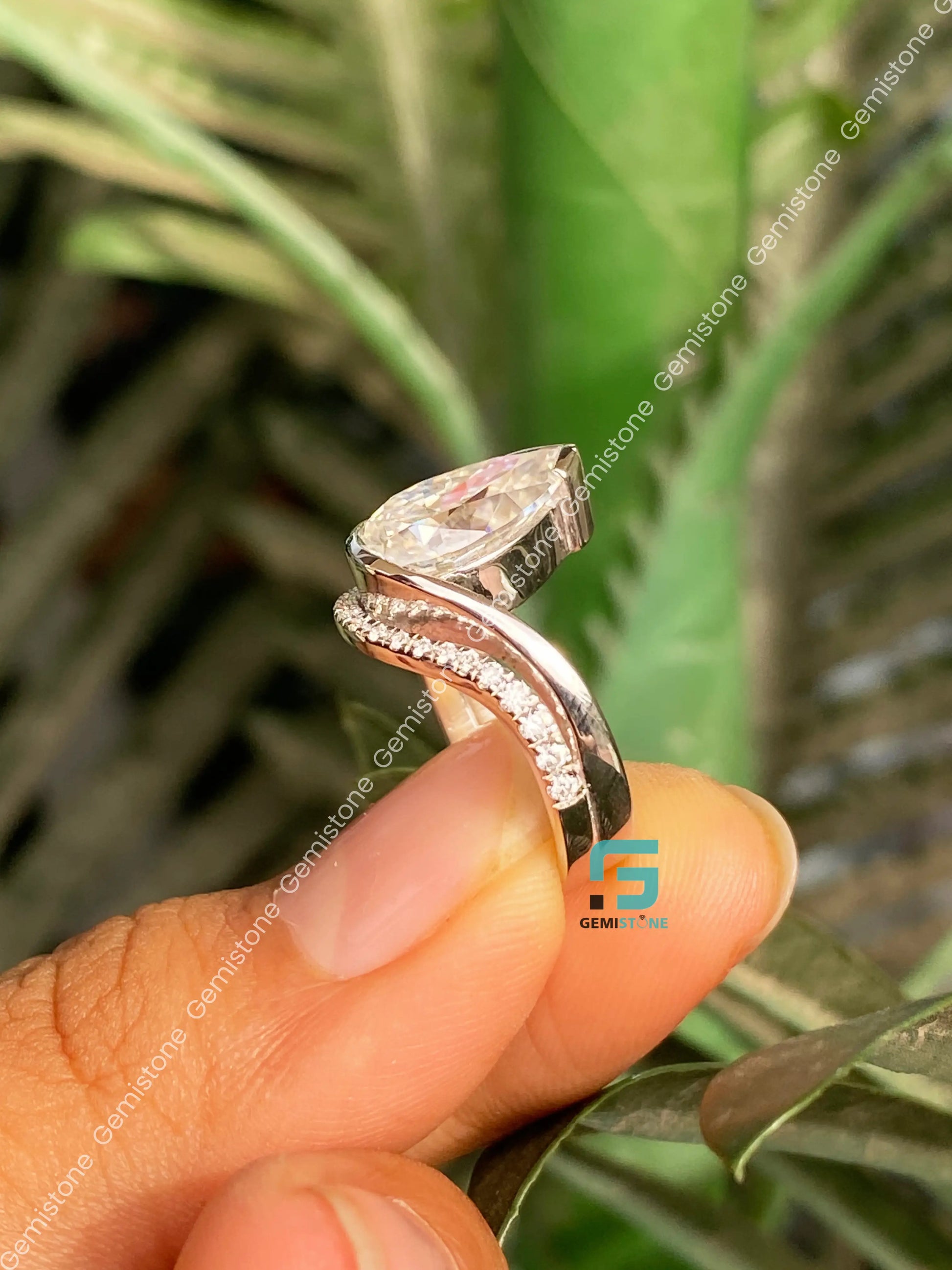 14K Solid Gold Pear Moissanite Split Shank Ring