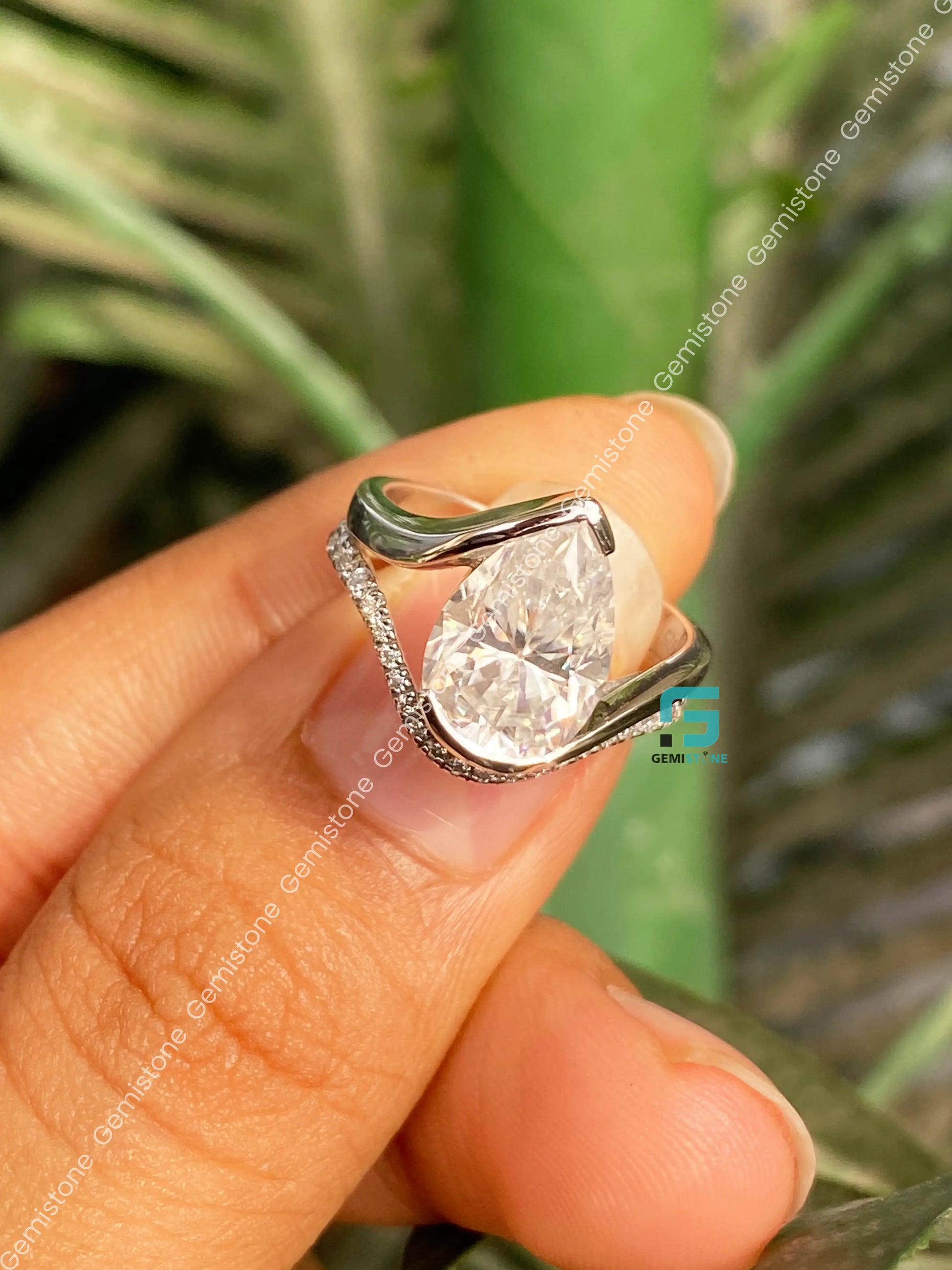 4CT Pear Moissanite Wedding Split Shank Ring