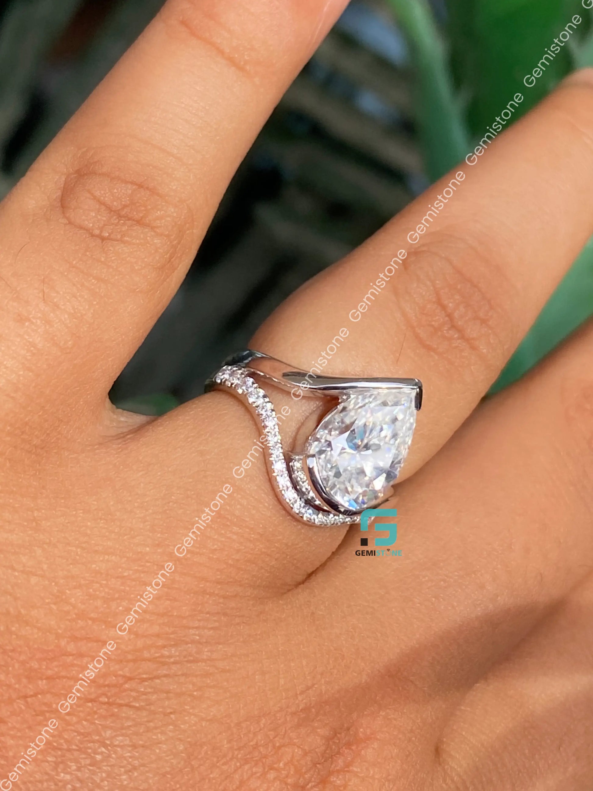 14K Solid Gold Pear Moissanite Wedding Split Shank Ring For Women