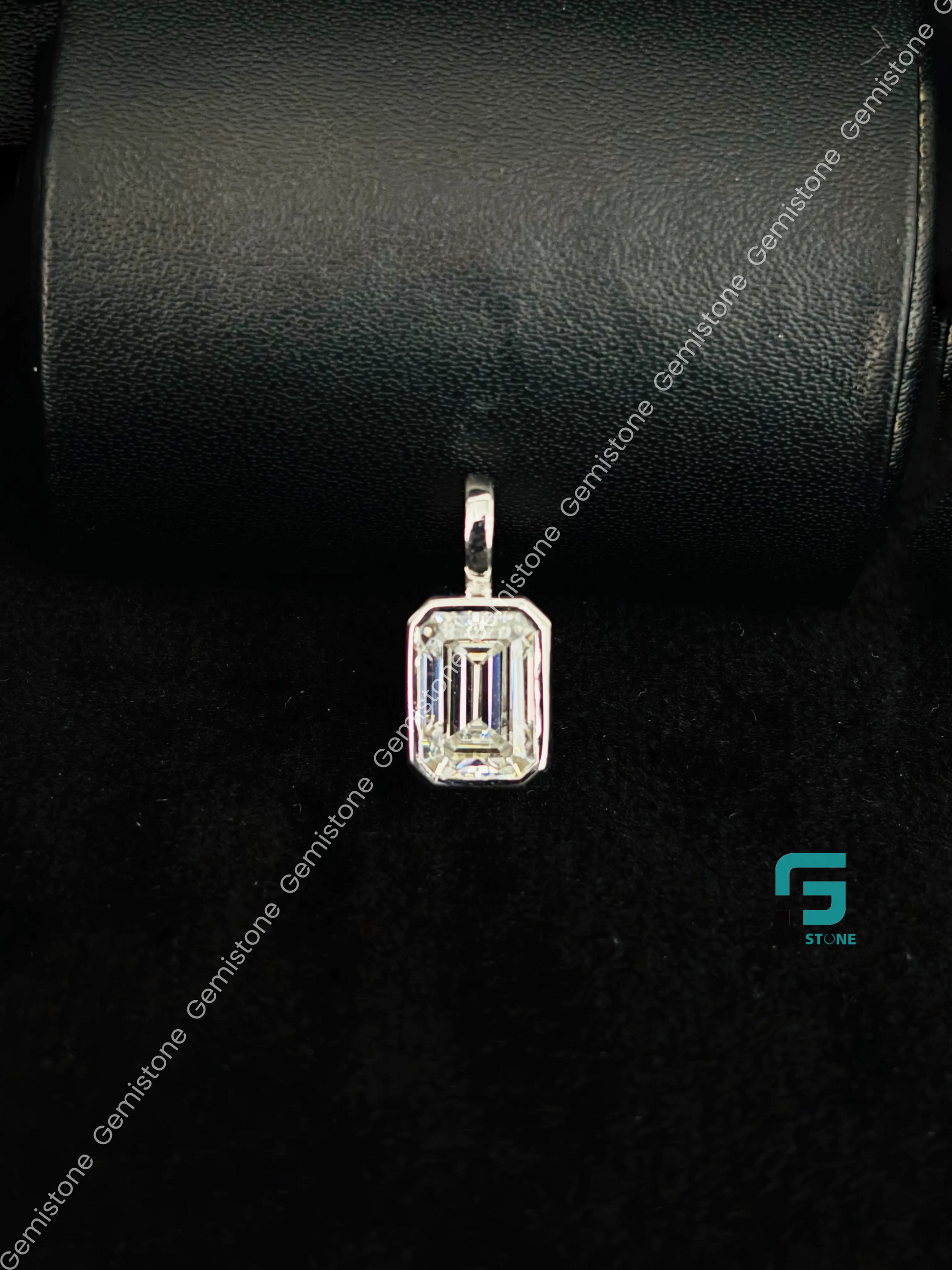 3CT Emerald Moissanite Pendant For Women
