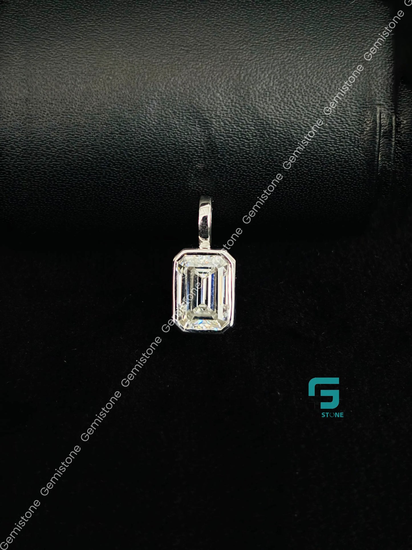 3 CT Emerald Moissanite Pendant