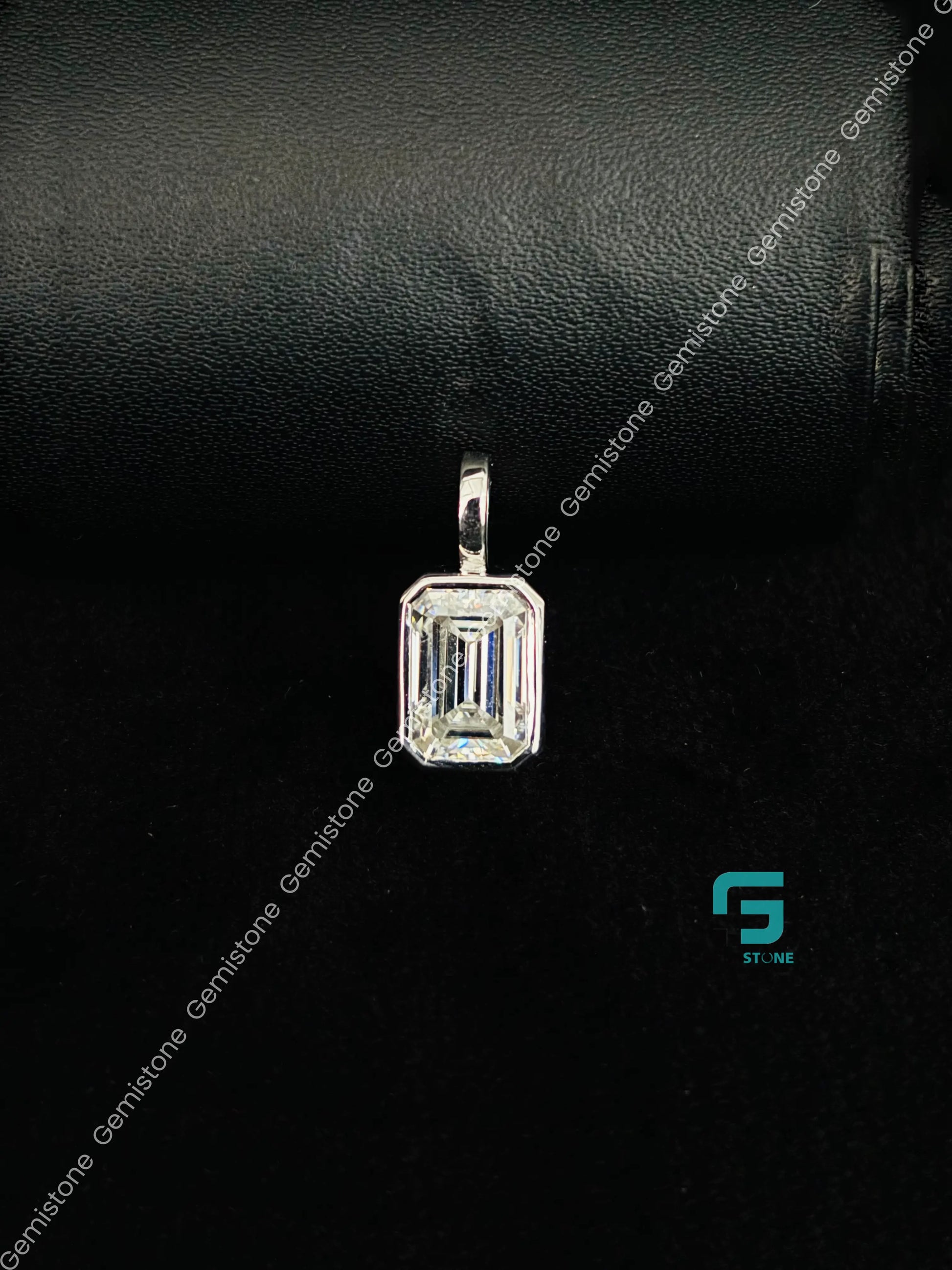 3 CT Emerald Moissanite Pendant