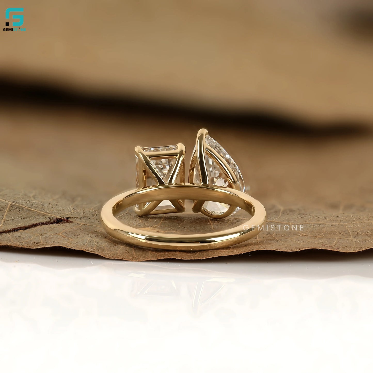 4CT Pear And Emerald Toi Et Moi Lab Diamond Ring 