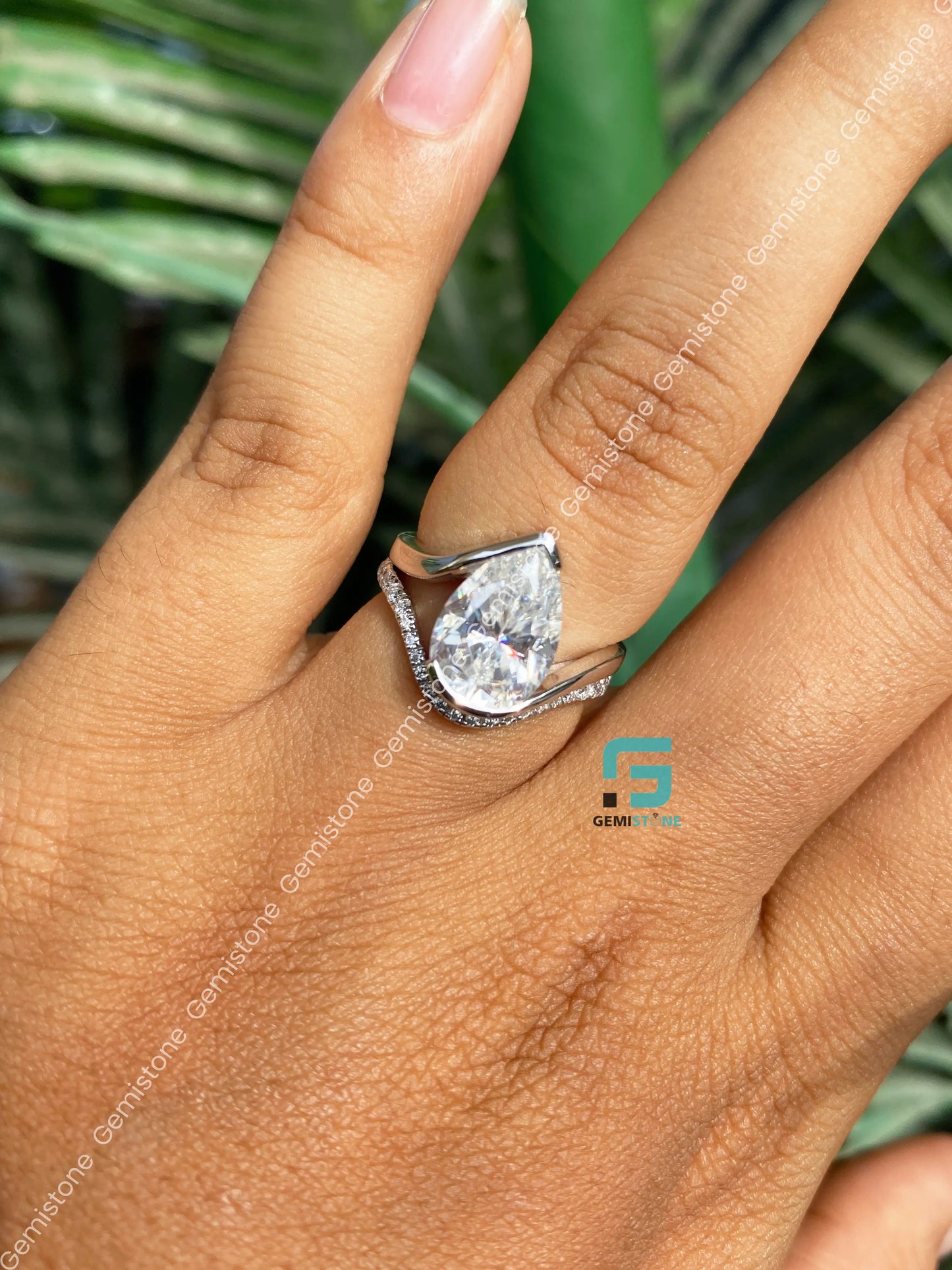 4CT Pear Moissanite Wedding Split Shank Ring