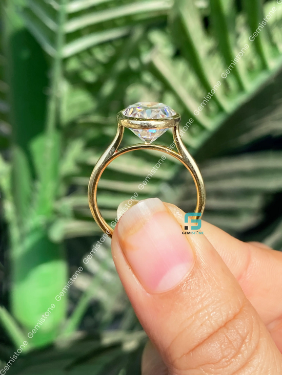 4CT Oval Cut Solitare Moissanite Bezel Set Engagement Ring