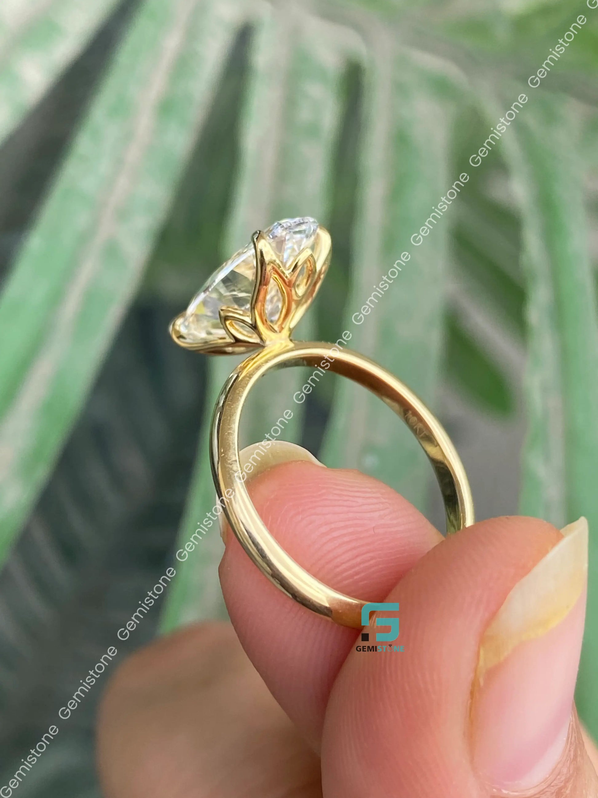 5CT Moval Tulip Set Solitaire Wedding Ring