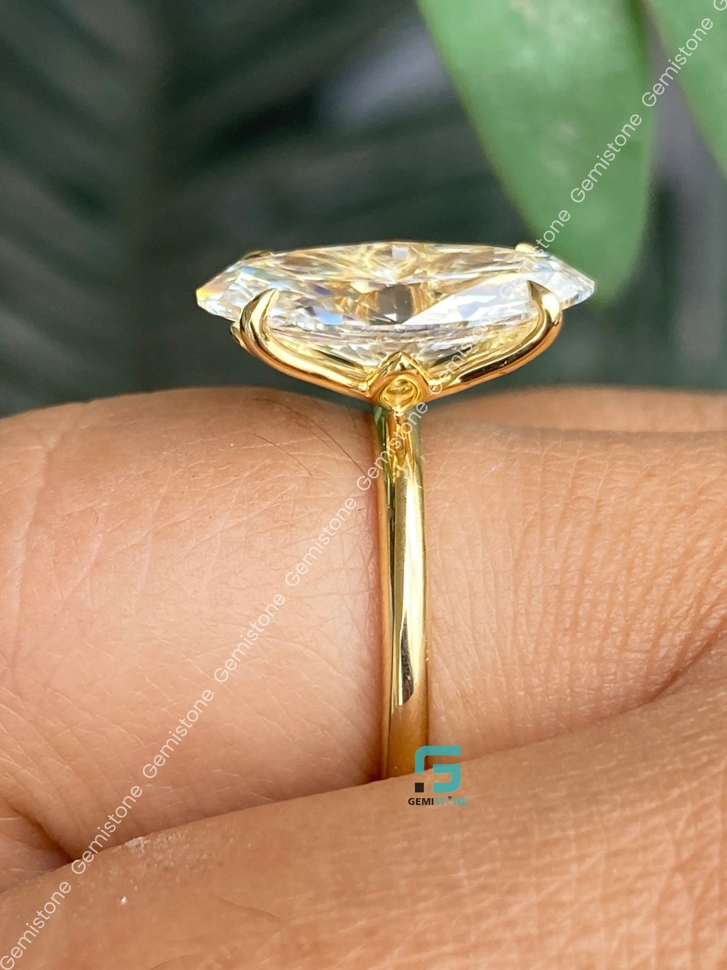 5CT Moval Tulip Set Wedding Ring