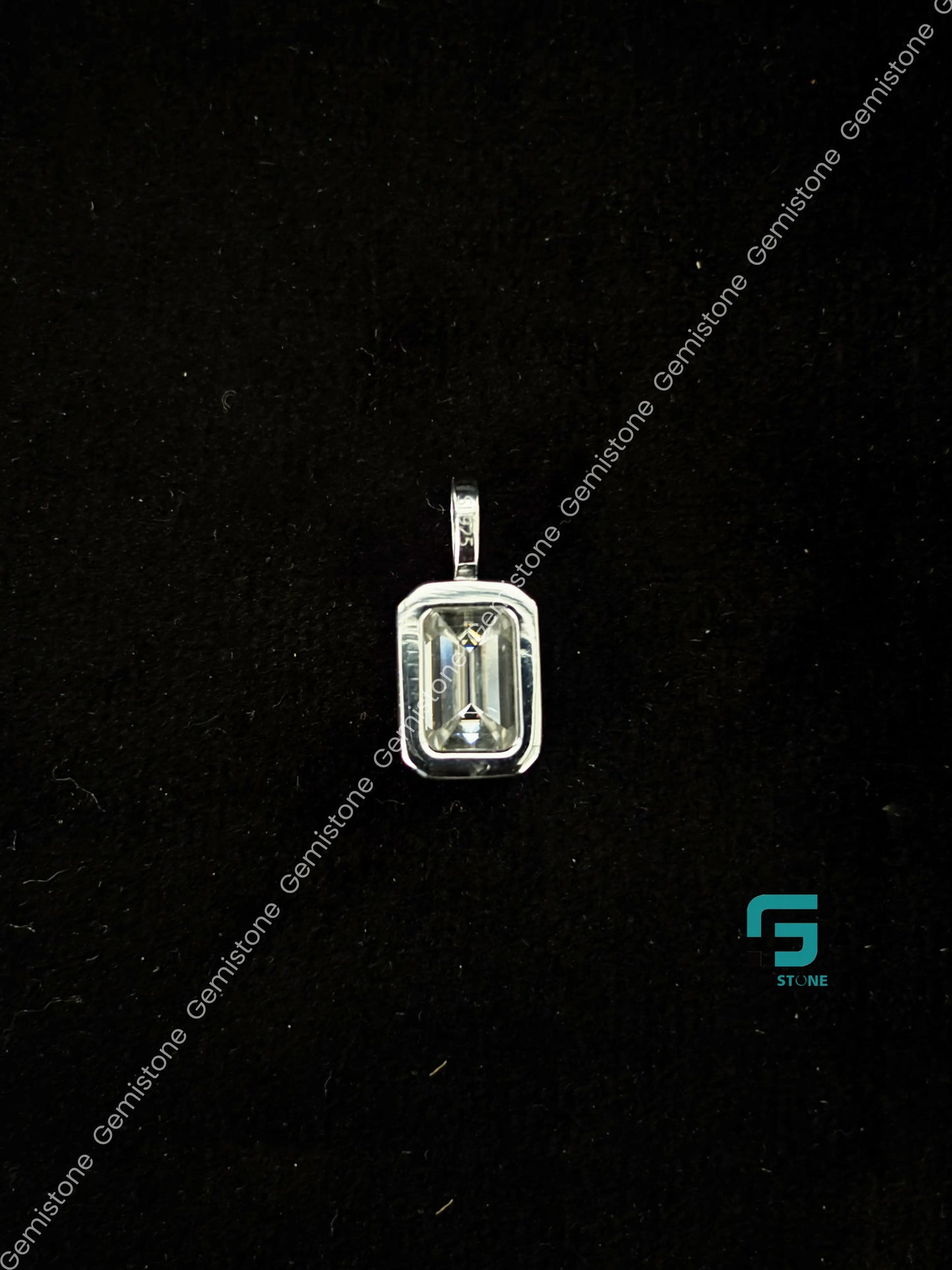 925 Silver 3CT Emerald Bezel Set Moissanite Pendant For Women