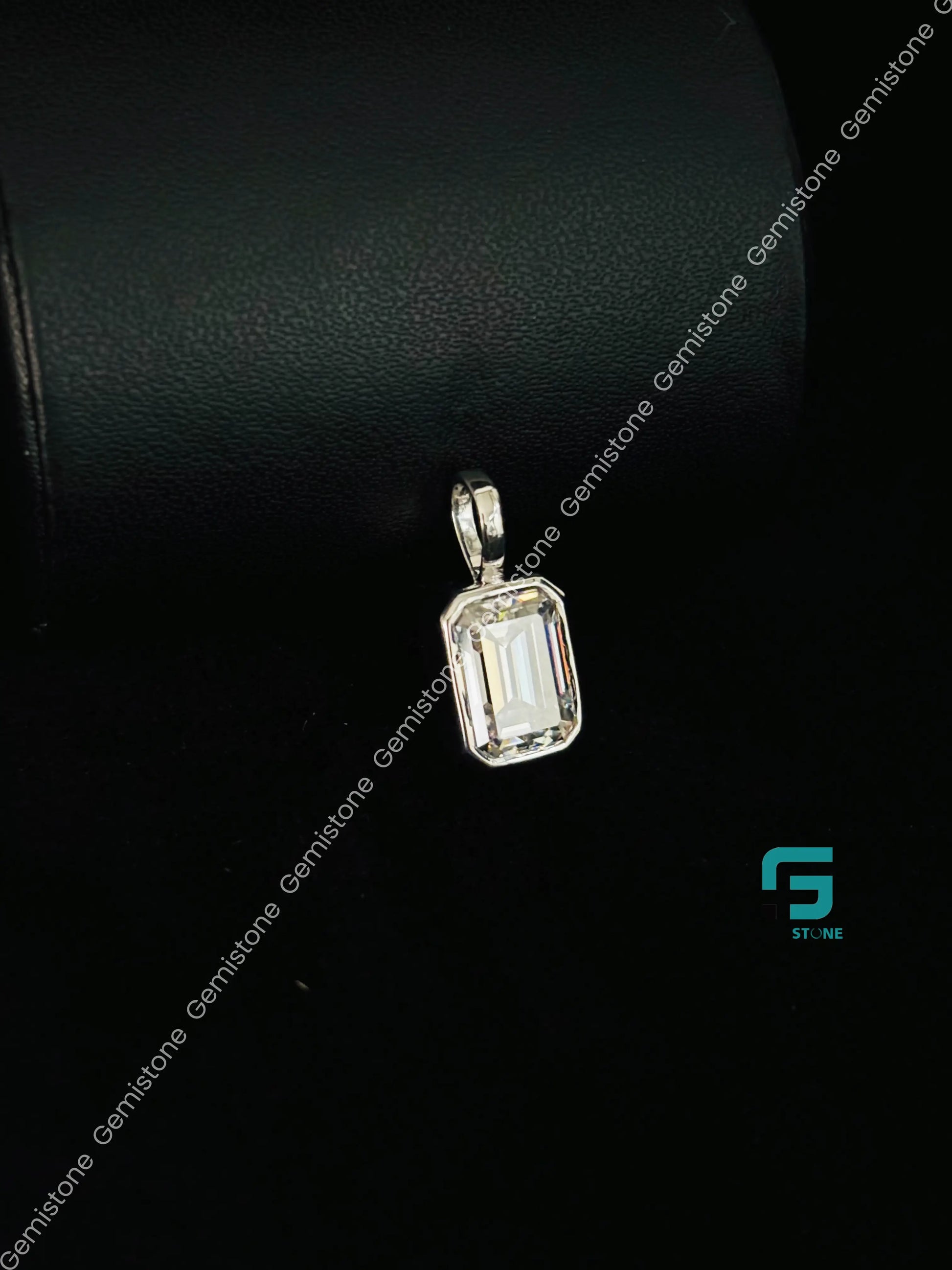 925 Silver 3 CT Emerald Moissanite Pendant