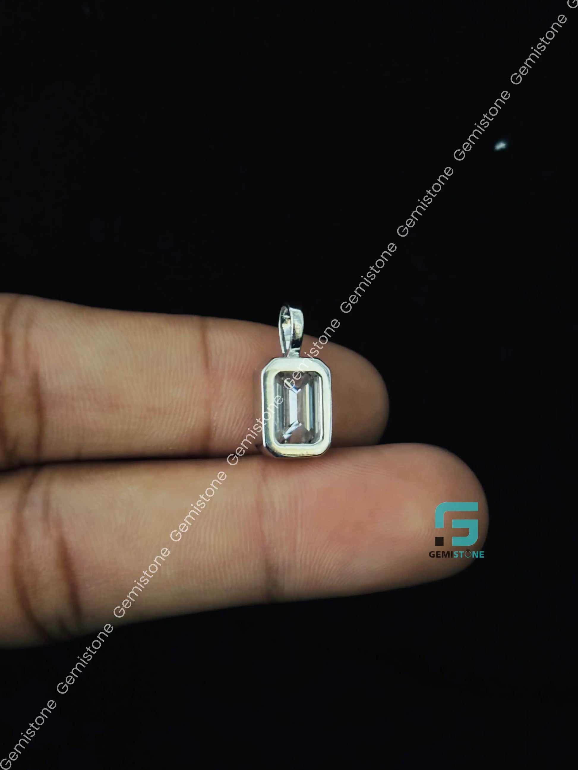 925 Silver 3 CT Emerald Solitare Moissanite Pendant