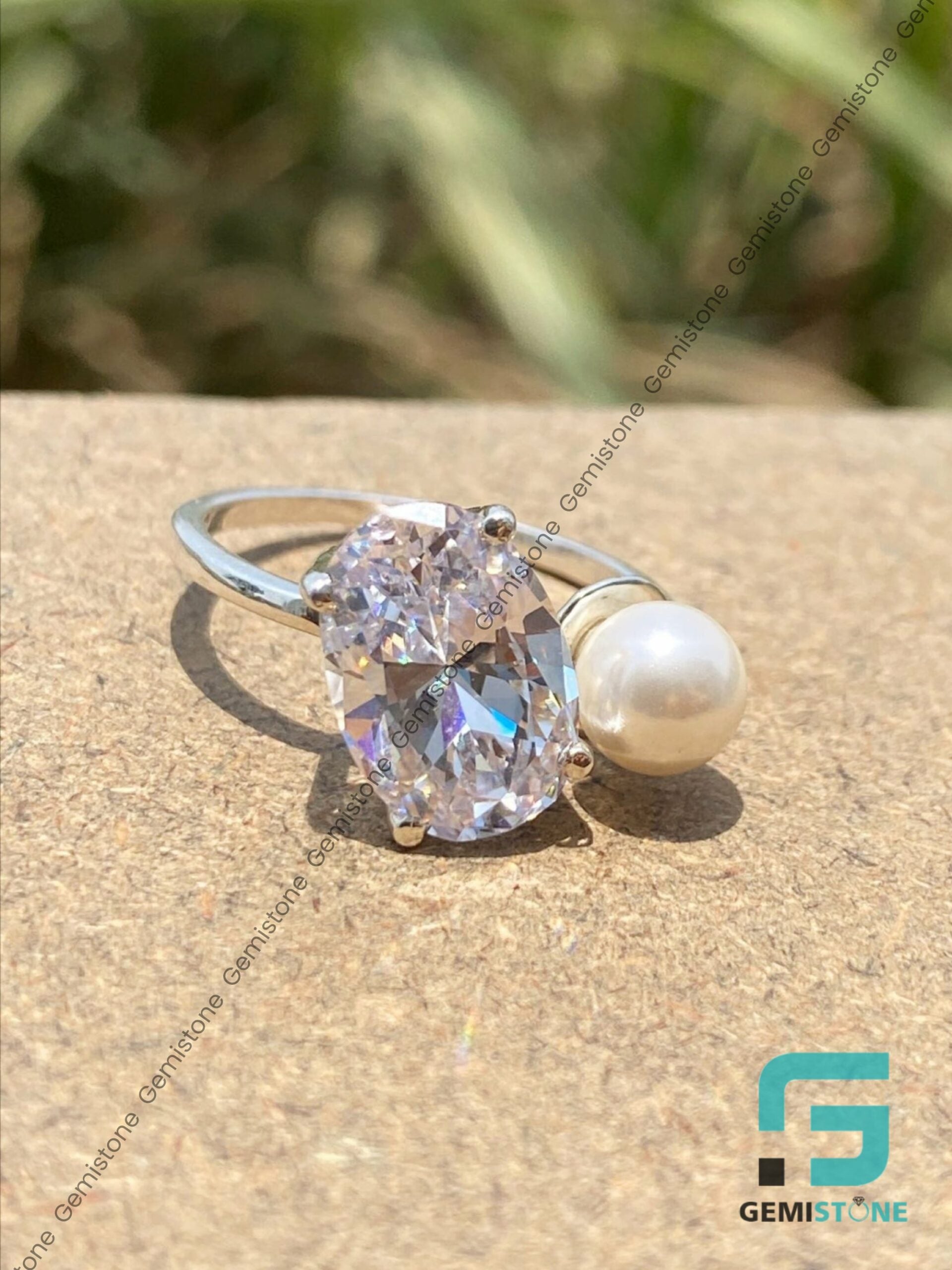 Ariana-Grande-Engagement-Ring
