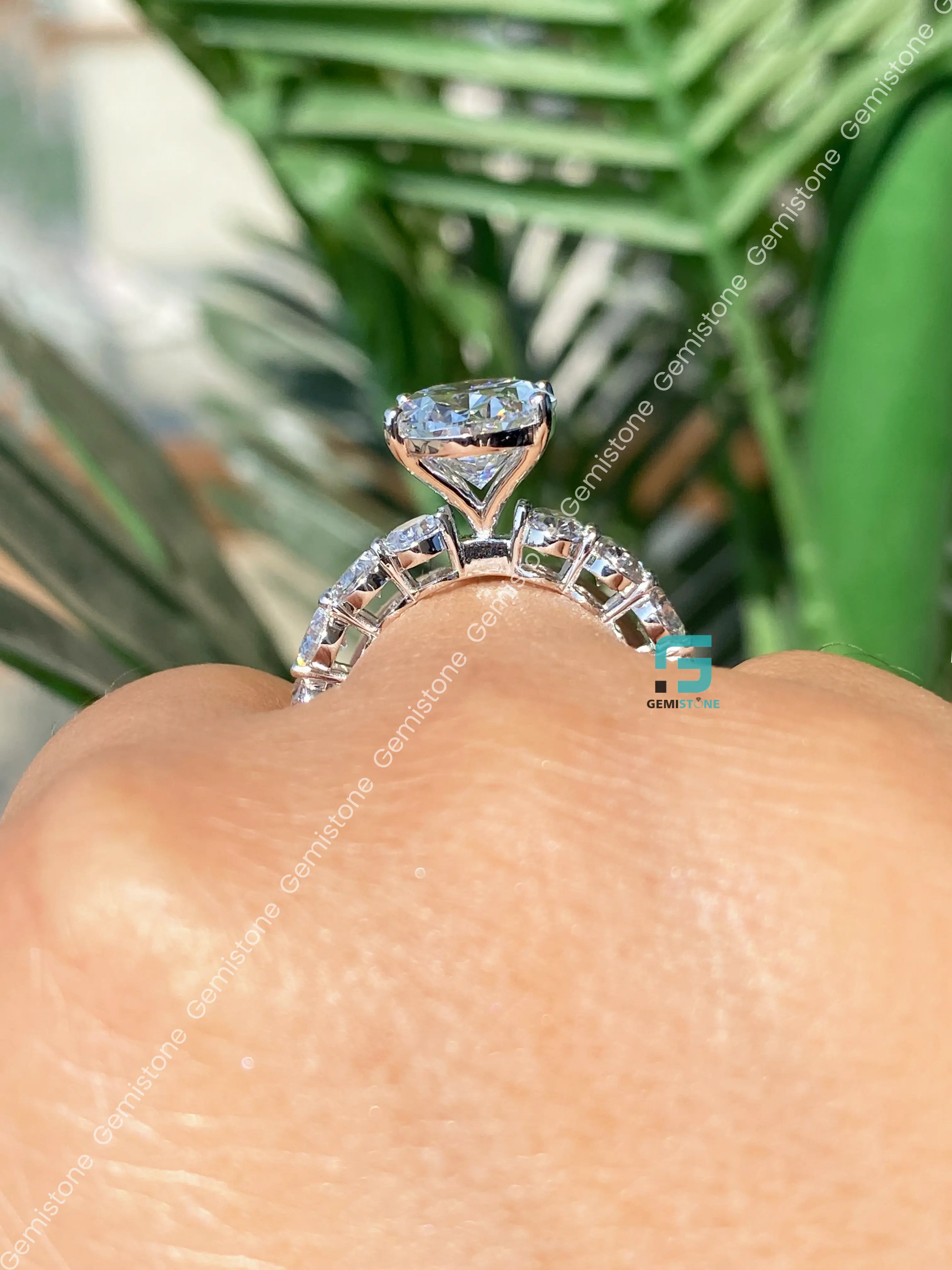 Big Side Stone Oval Moissanite Wedding Ring