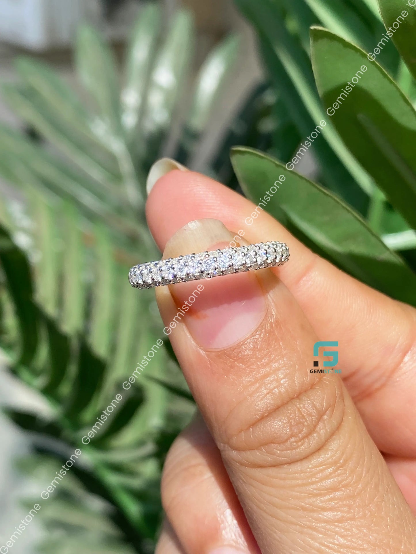 Brilliant Round Cut Moissanite Wedding Band For Women