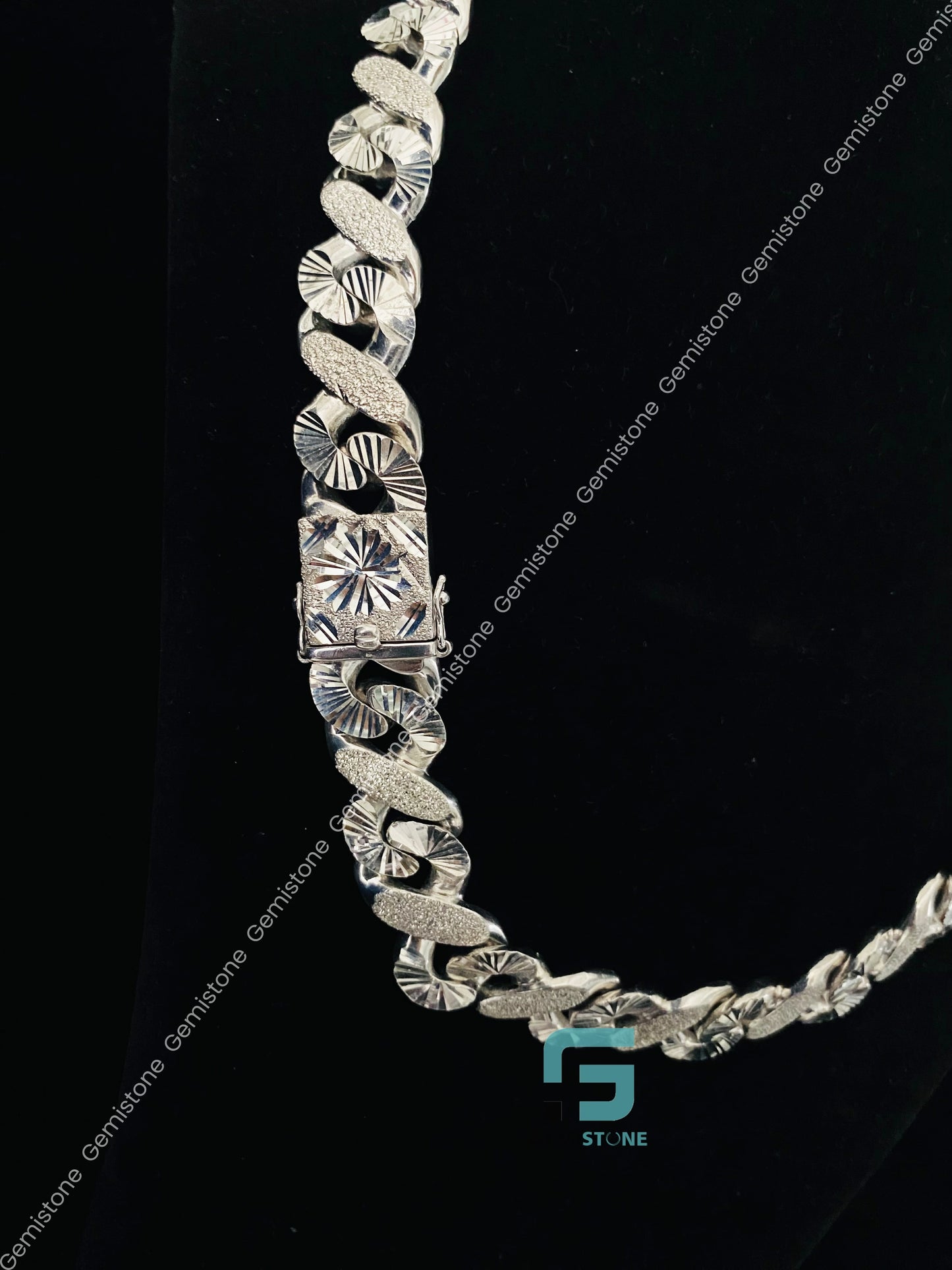 Bust Down Curb Link Chain