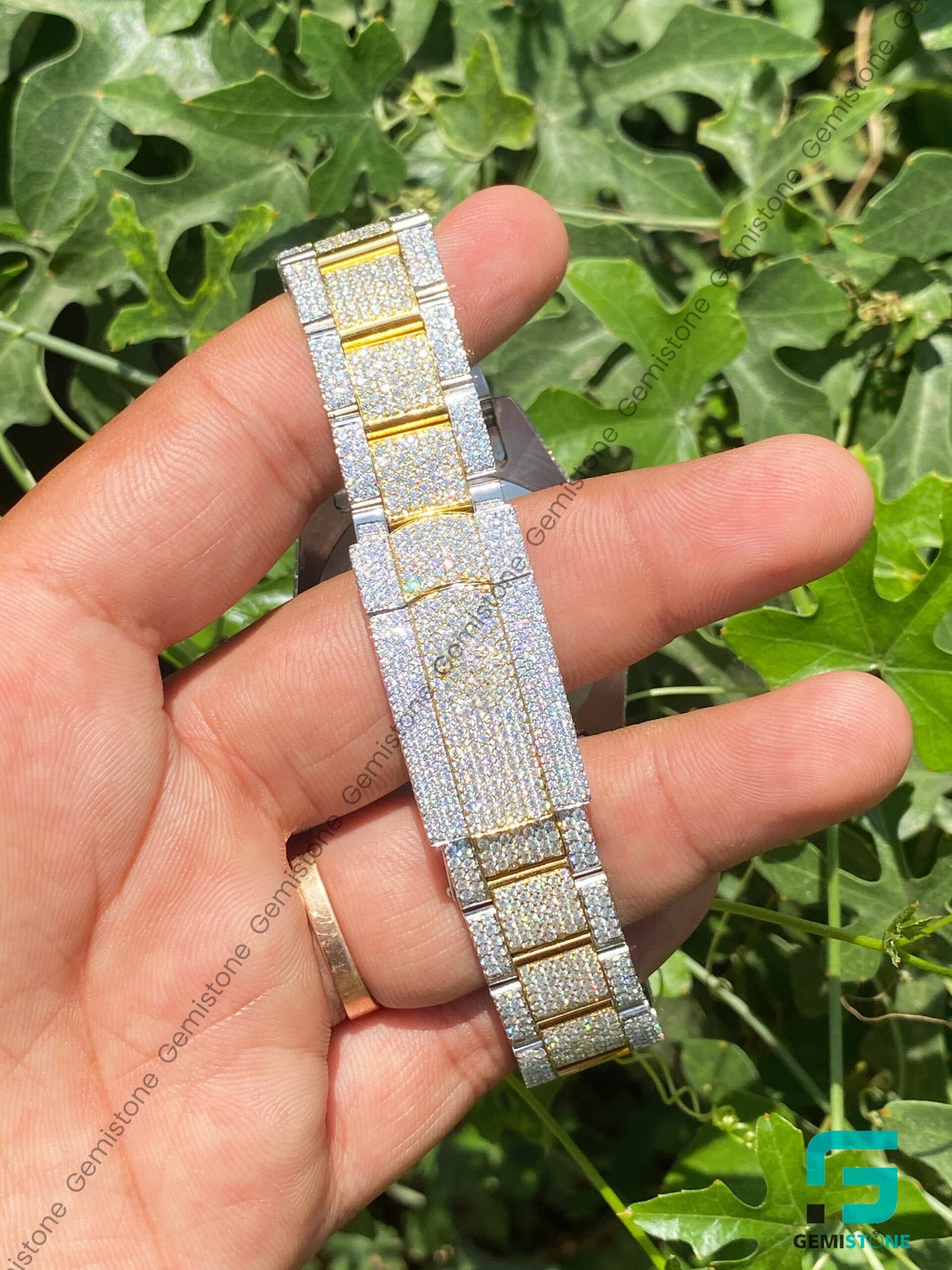 Date-Diamond-Studded-Watch