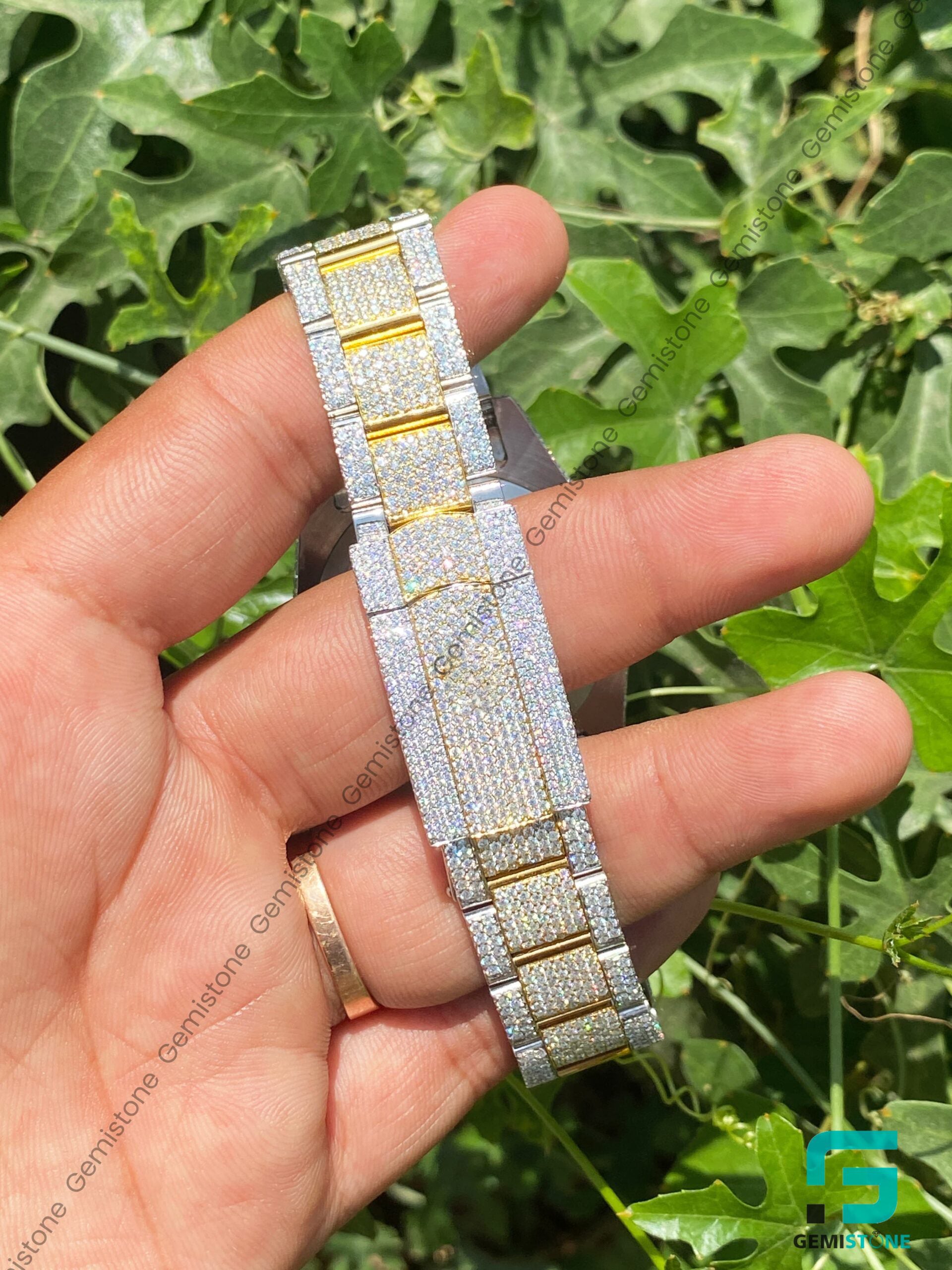 Date-Diamond-Studded-Watch