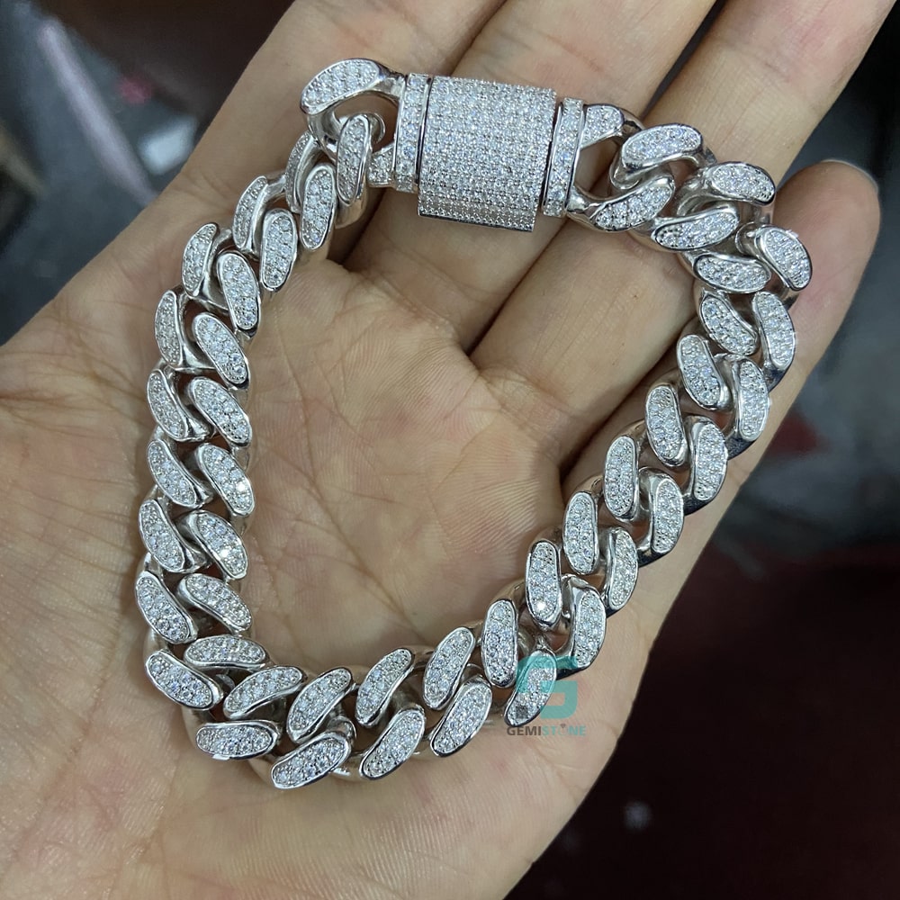 Diamond-Studded-Bracelet