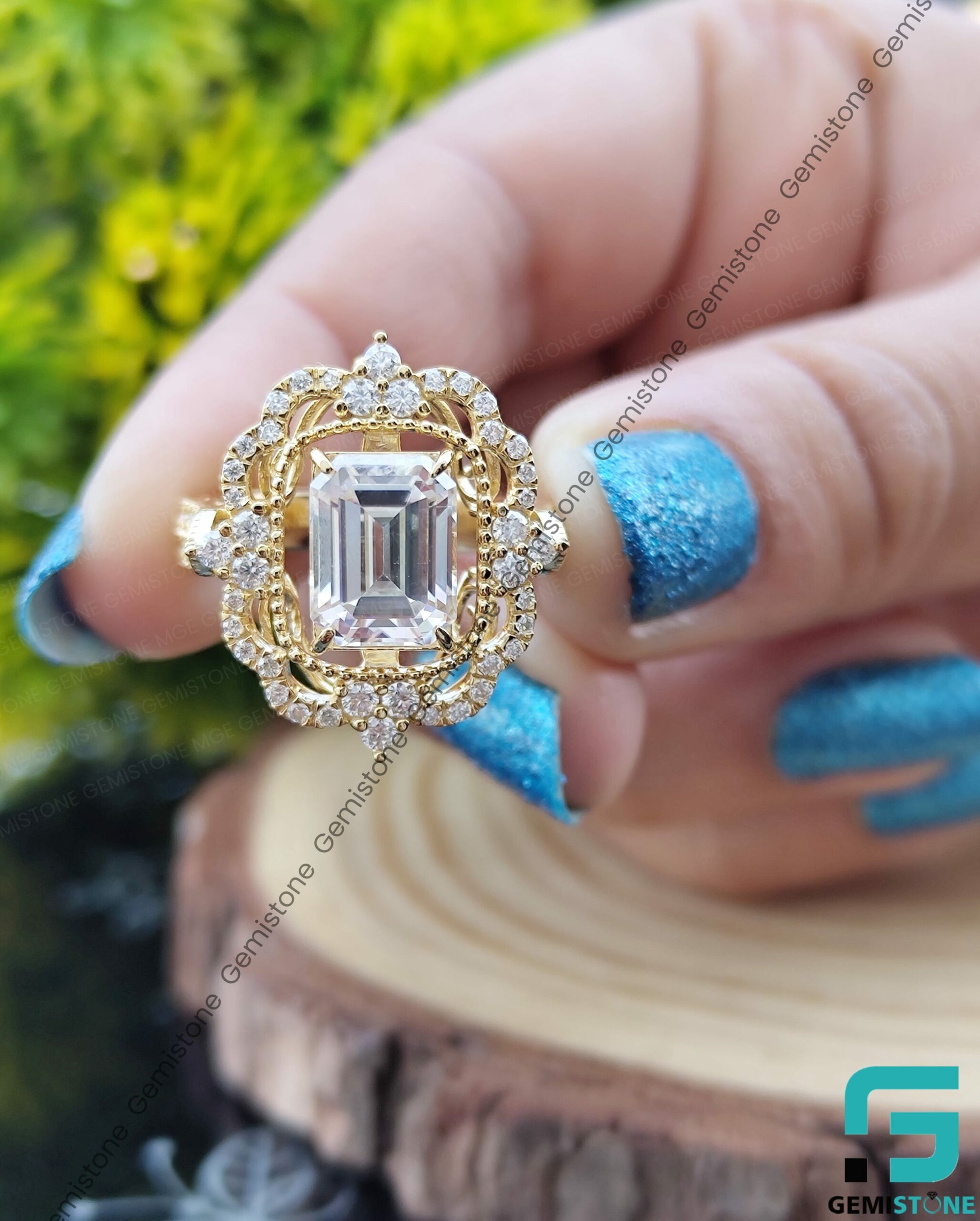 Emerald-Cut-Ring