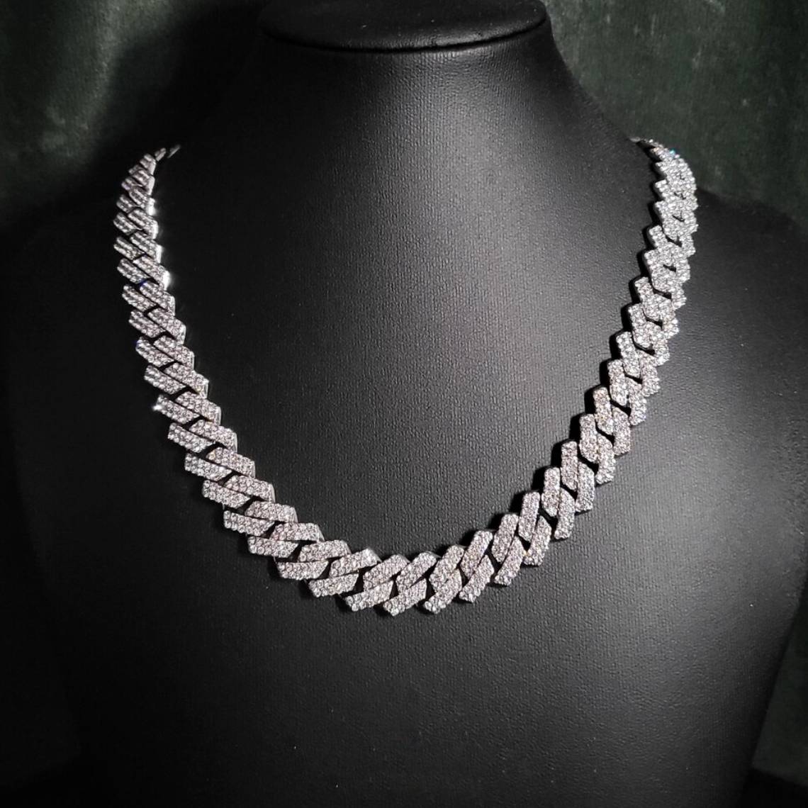 Fully-Iced-Out-Chain