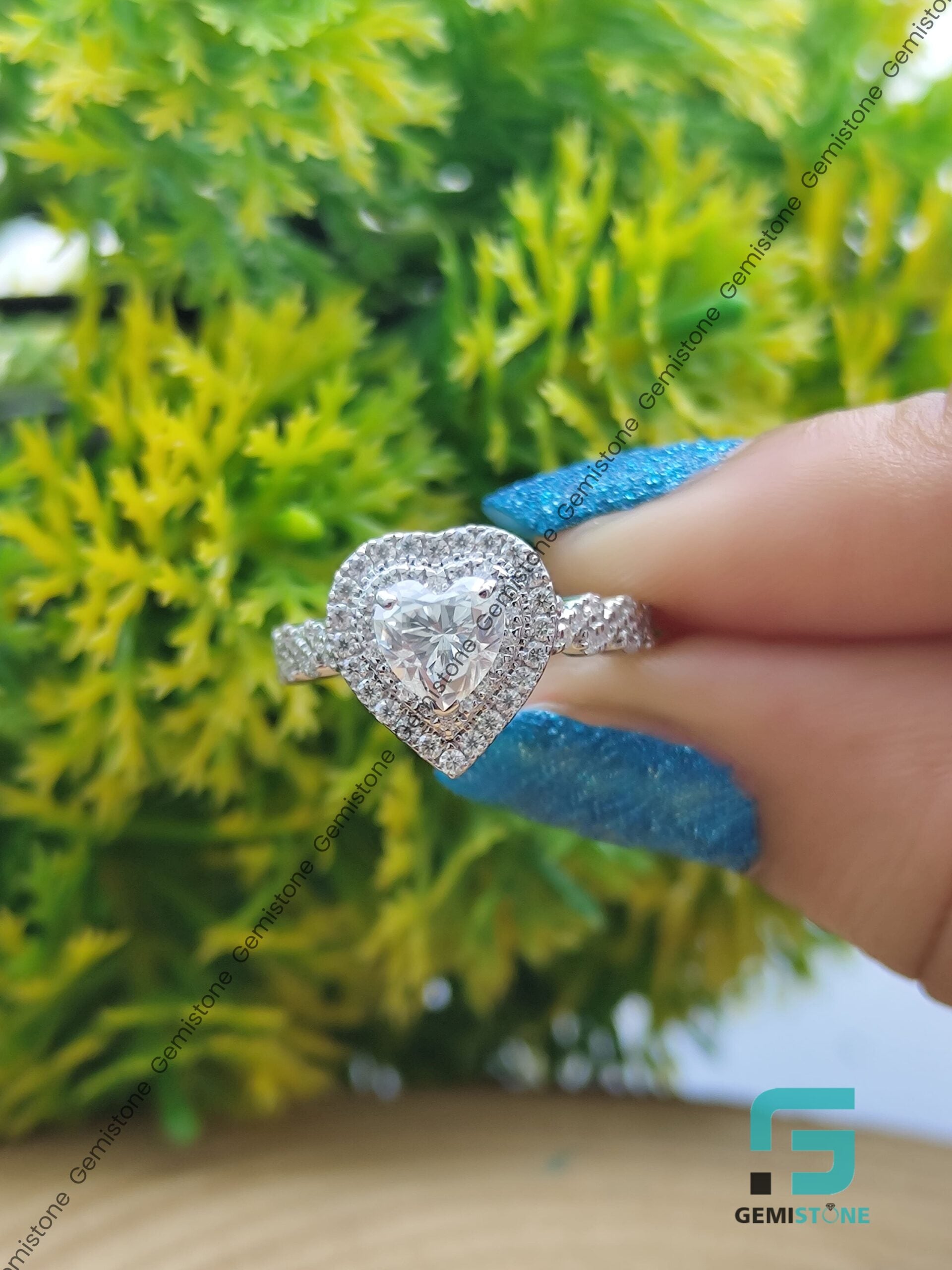 Heart-Cut-Engagement-Ring