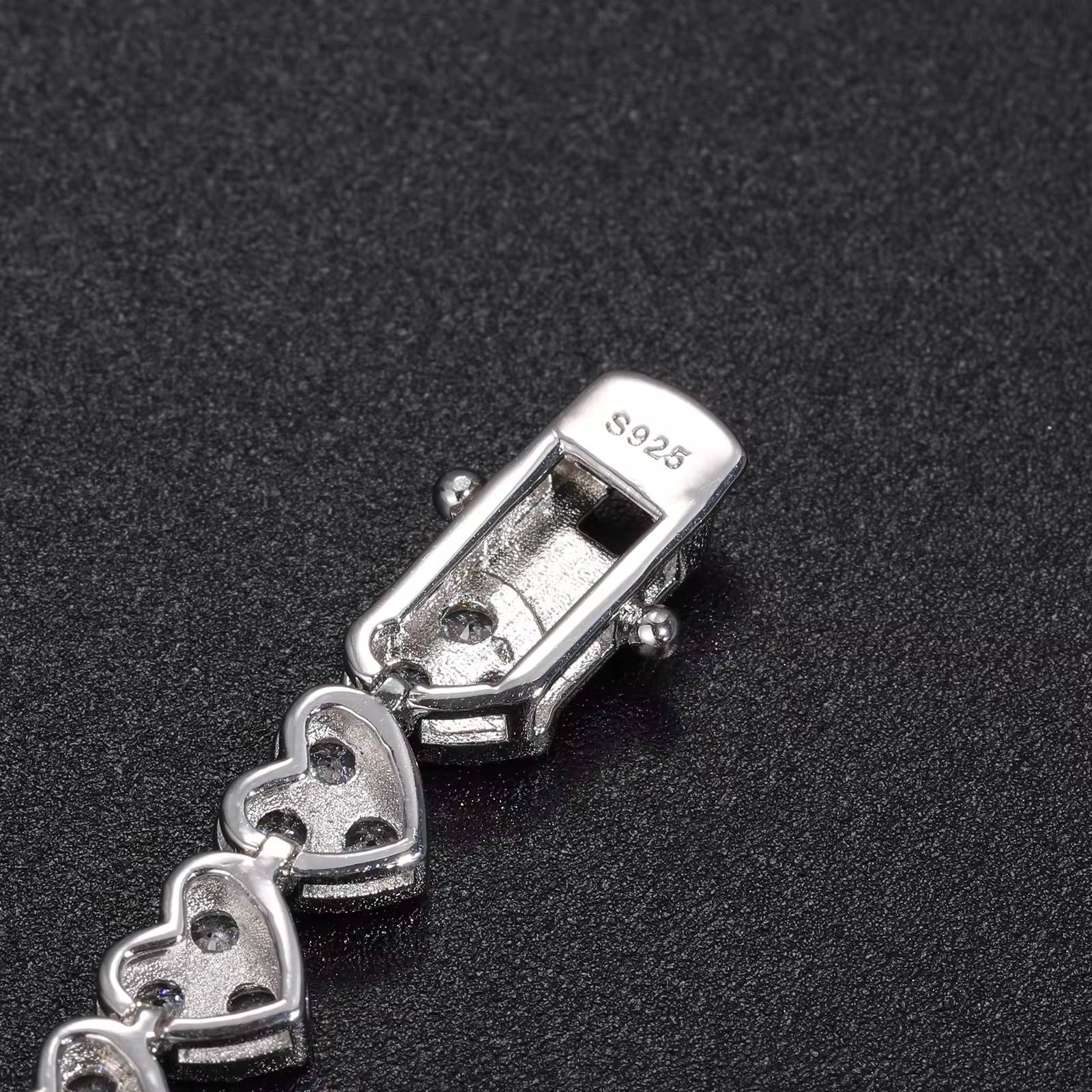 Heart-Cut-Moissanite-Bracelet