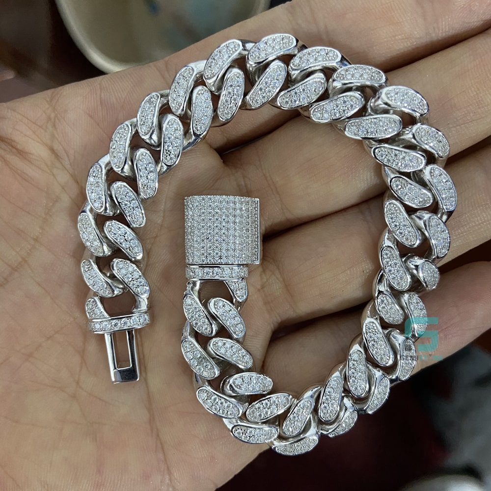 VVS Diamond Iced Out 12mm Cuban Link Bracelet